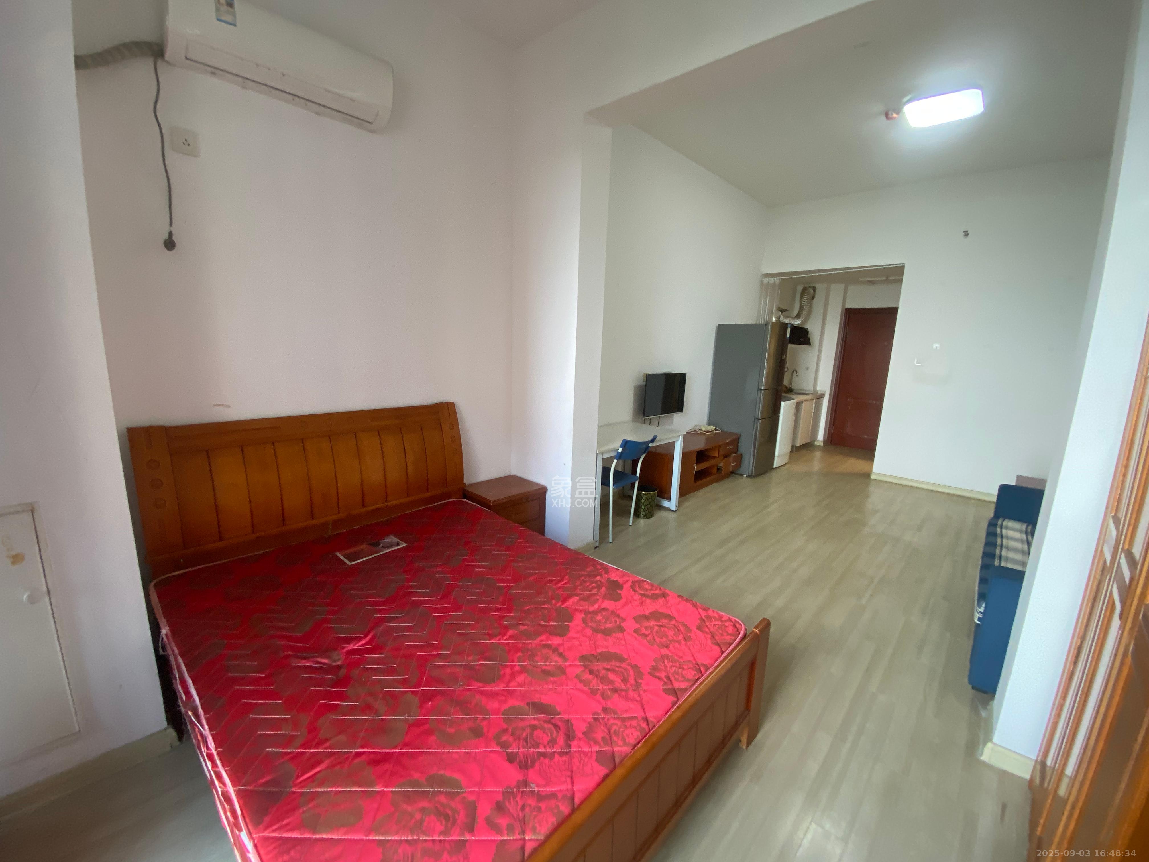 塞纳公馆 1室1厅1卫 1100.00元/月 塞纳公馆 1室1厅1卫 1100.00元/月室内图