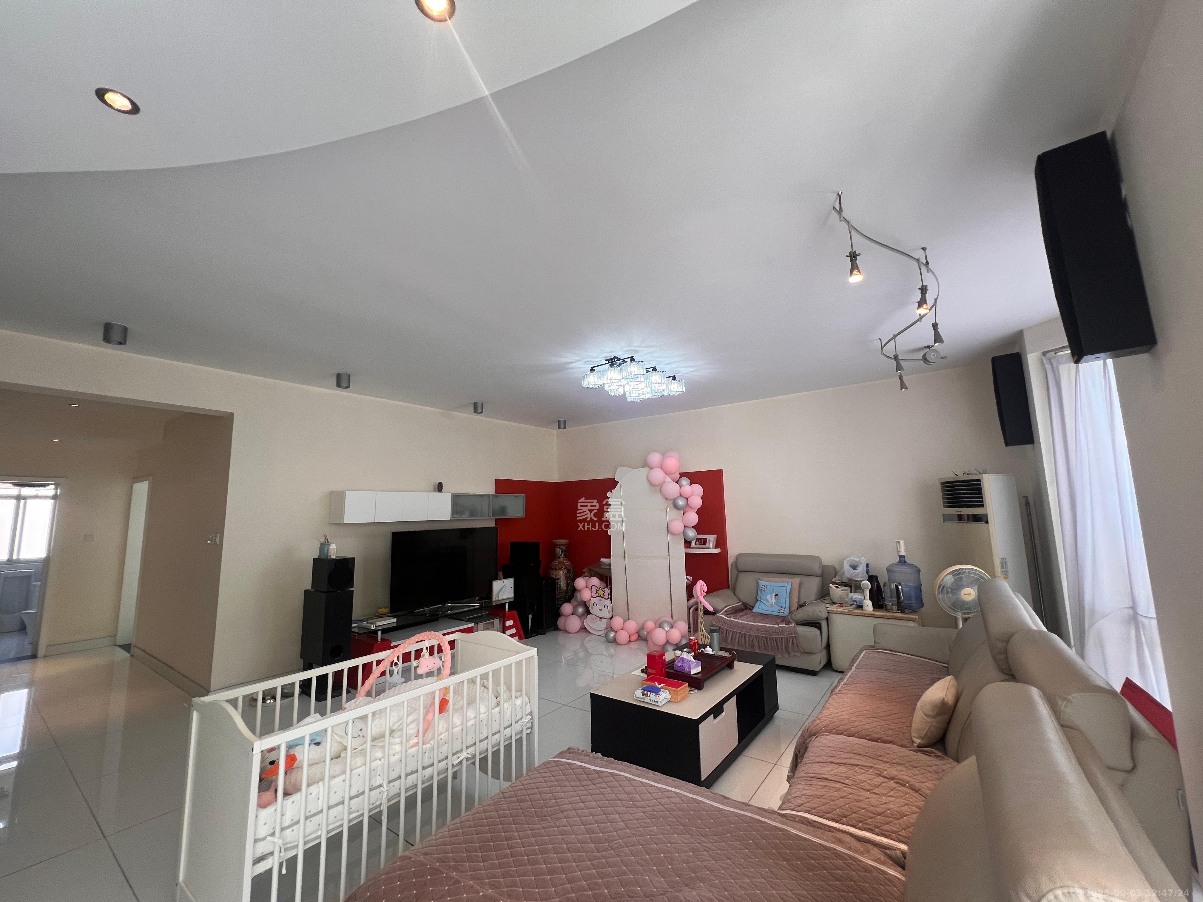 霞光山庄南苑  5室2厅3卫    72.8万 霞光山庄南苑  5室2厅3卫    72.8万室内图1