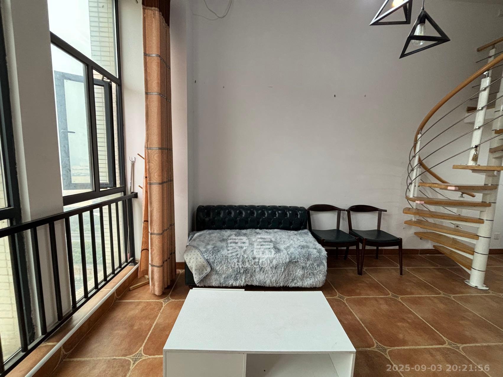 中建芙蓉嘉苑  1室1厅1卫    1500.0元/月室内图