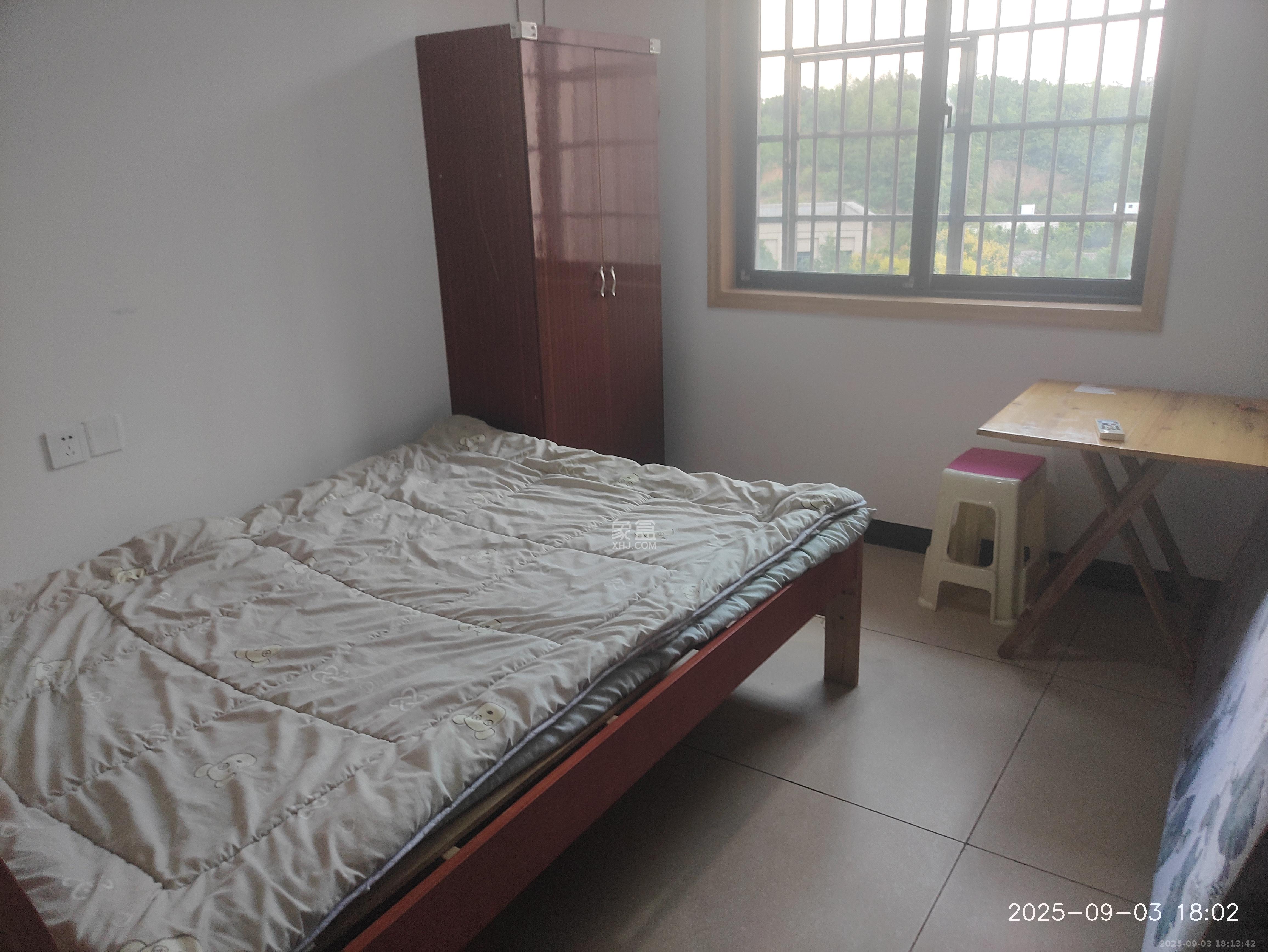 华龙家园（和泰家园）  3室2厅2卫    2800.0元/月室内图