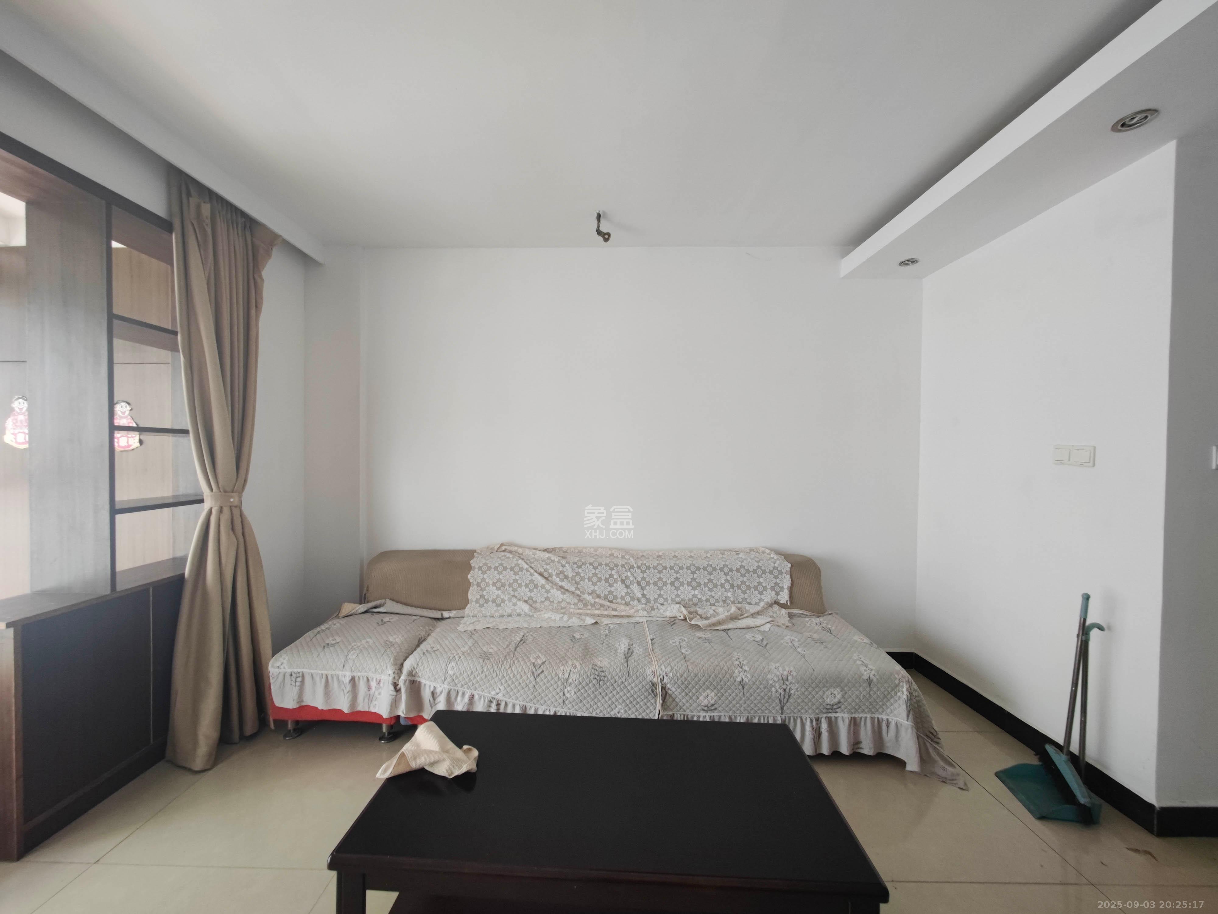 莲湖汽车饰品城(莲湖公寓)  2室2厅1卫    45.8万 莲湖汽车饰品城(莲湖公寓)  2室2厅1卫    45.8万