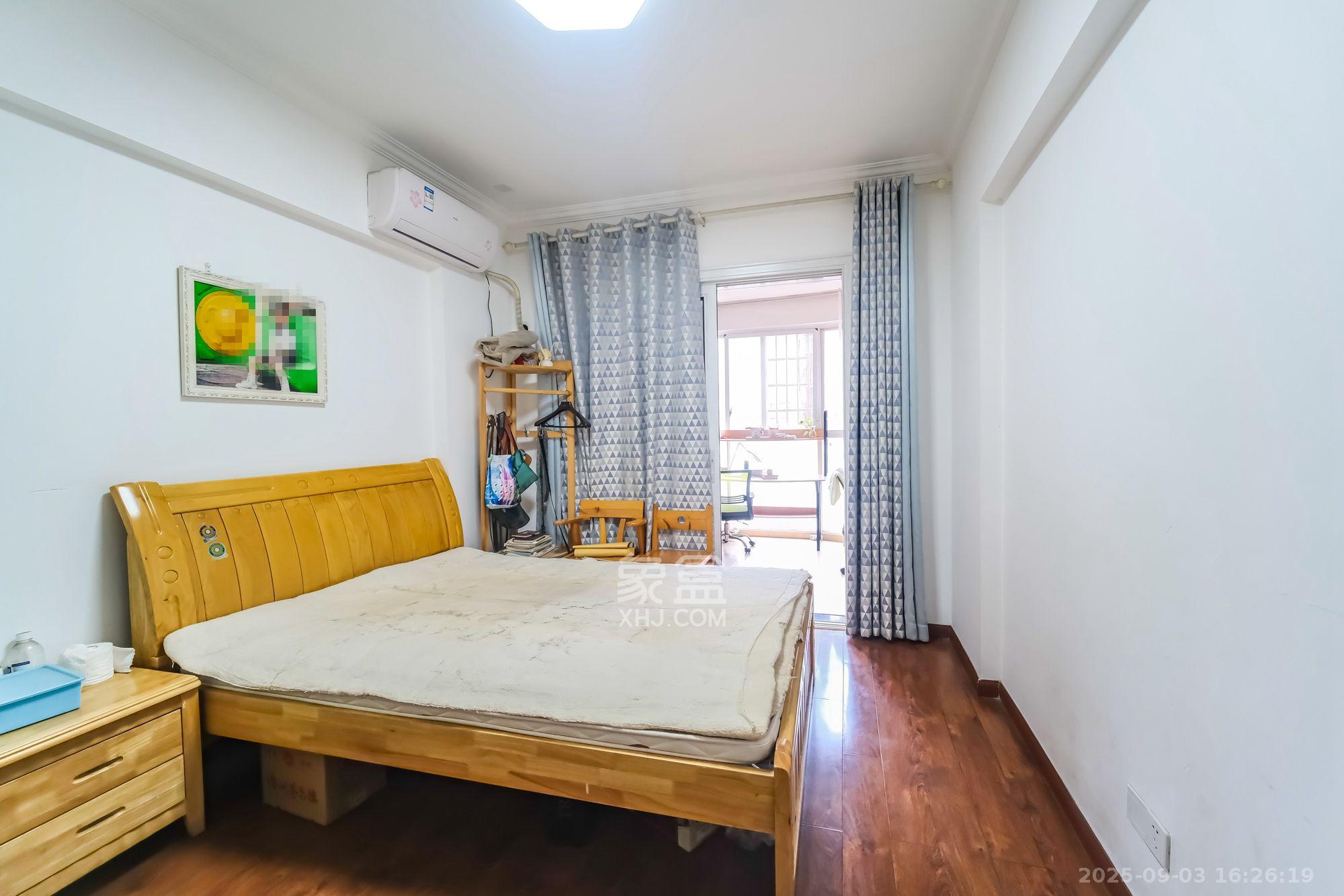 世景华庭  4室2厅2卫    2000.0元/月室内图