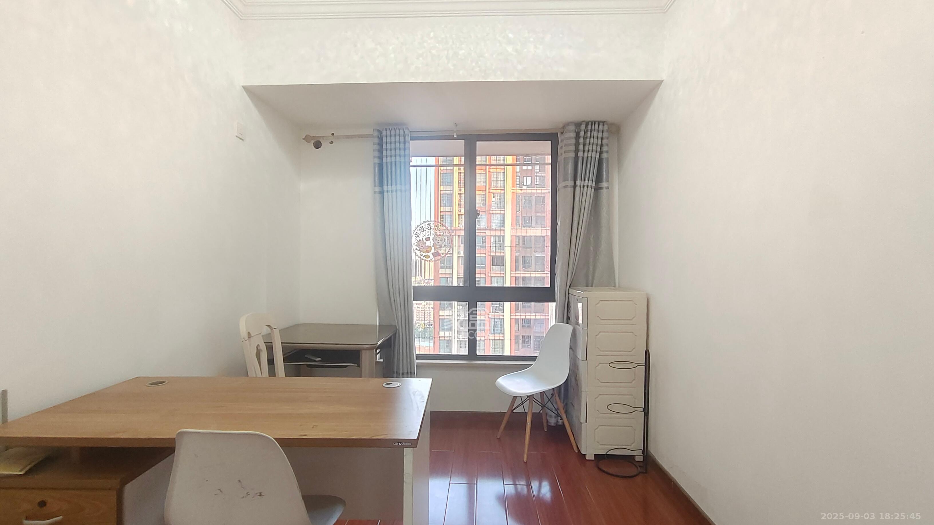 海德公园 4室2厅1卫 2600.0元/月 海德公园 4室2厅1卫 2600.0元/月室内图