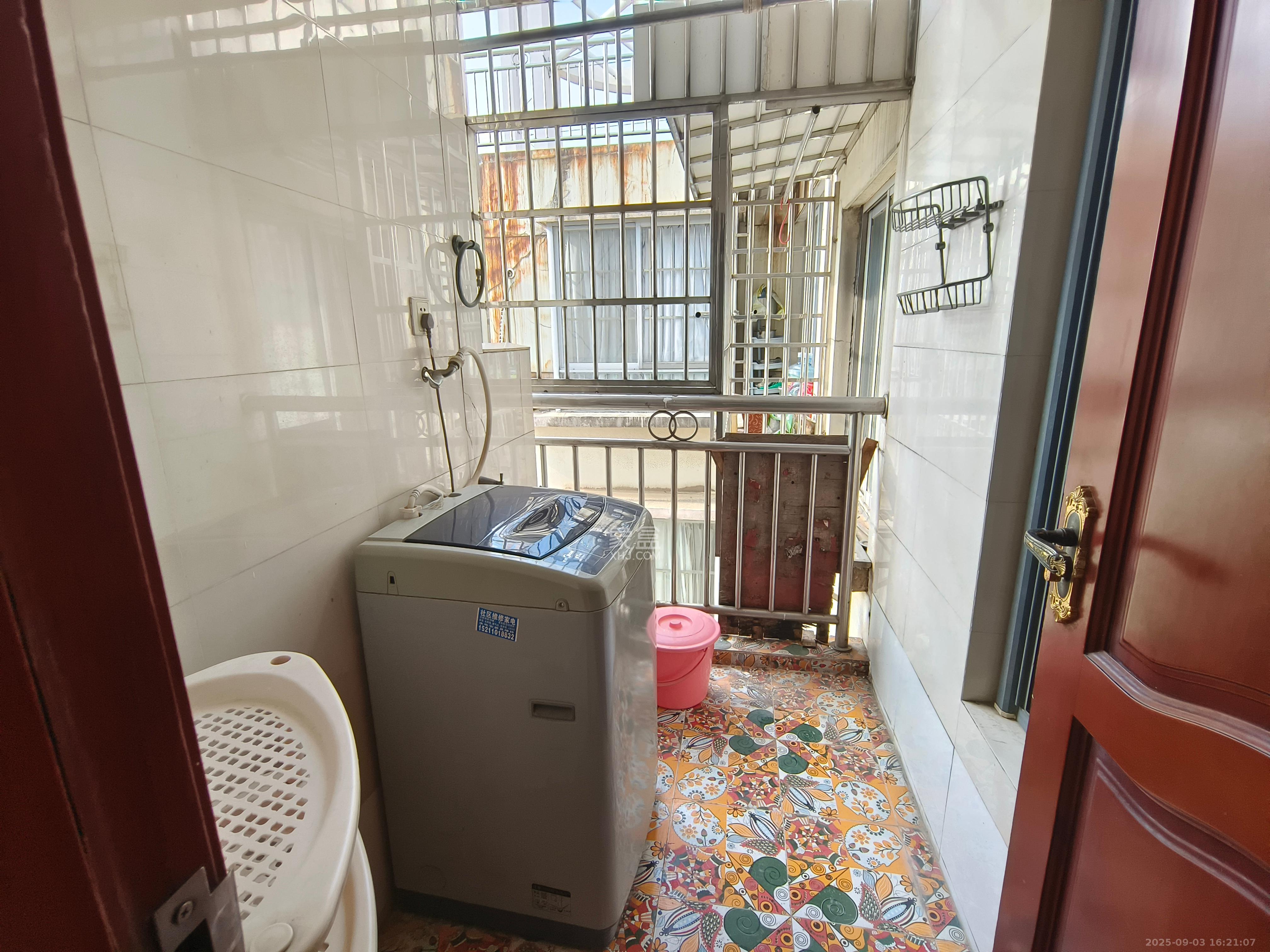 芙蓉苑 4室2厅3卫 3600.0元/月 芙蓉苑 4室2厅3卫 3600.0元/月室内图