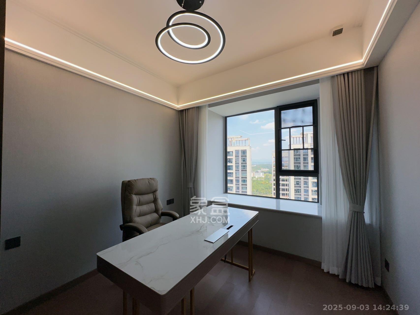 绿地V岛 4室2厅2卫 7000.0元/月 绿地V岛 4室2厅2卫 7000.0元/月室内图