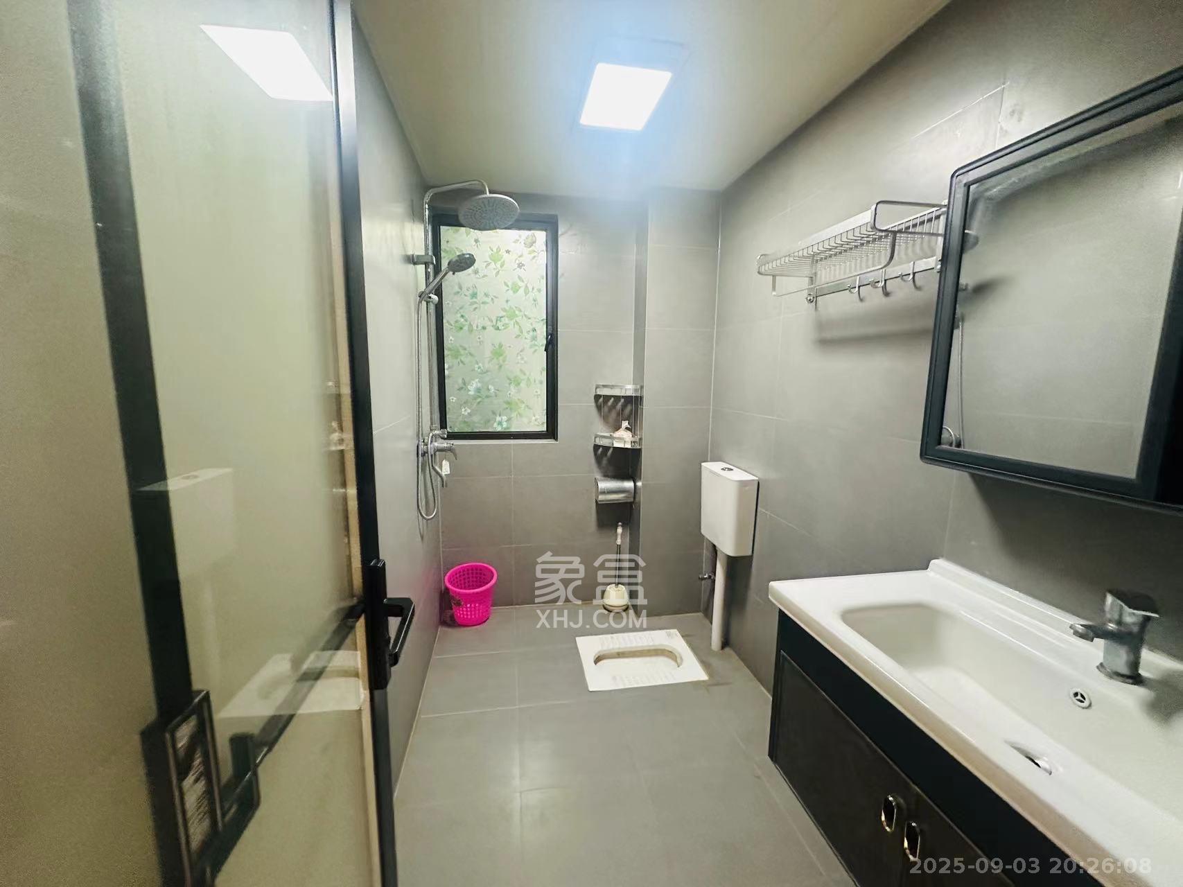 国欣向荣府  4室2厅2卫    3300.0元/月室内图