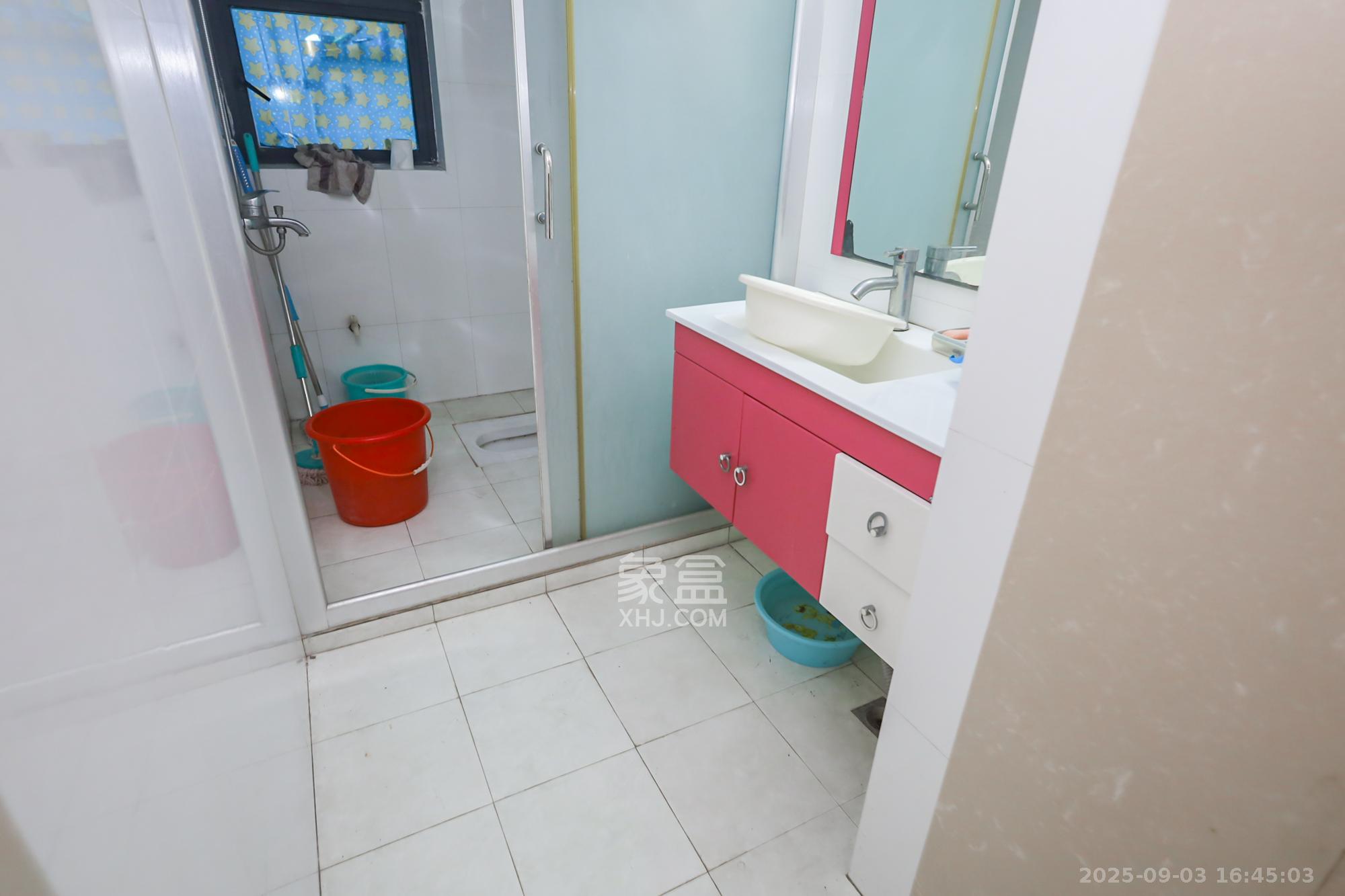 美林银谷  3室2厅2卫    98.0万卫生间