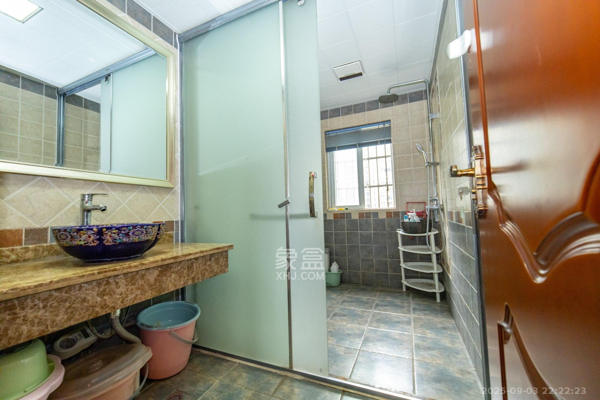 楚天世纪城东苑 4室2厅1卫 89.0万 楚天世纪城东苑 4室2厅1卫 89.0万卫生间