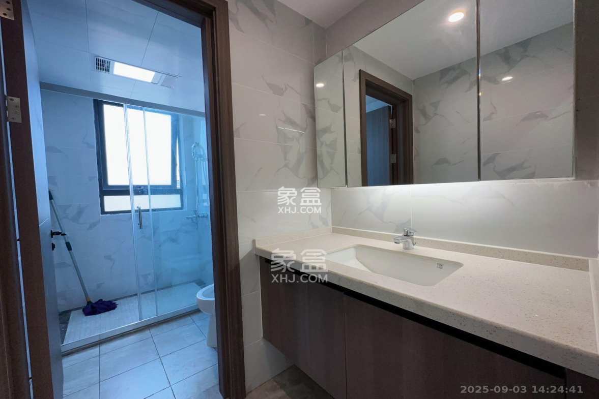 绿地V岛 4室2厅2卫 7000.0元/月 绿地V岛 4室2厅2卫 7000.0元/月室内图