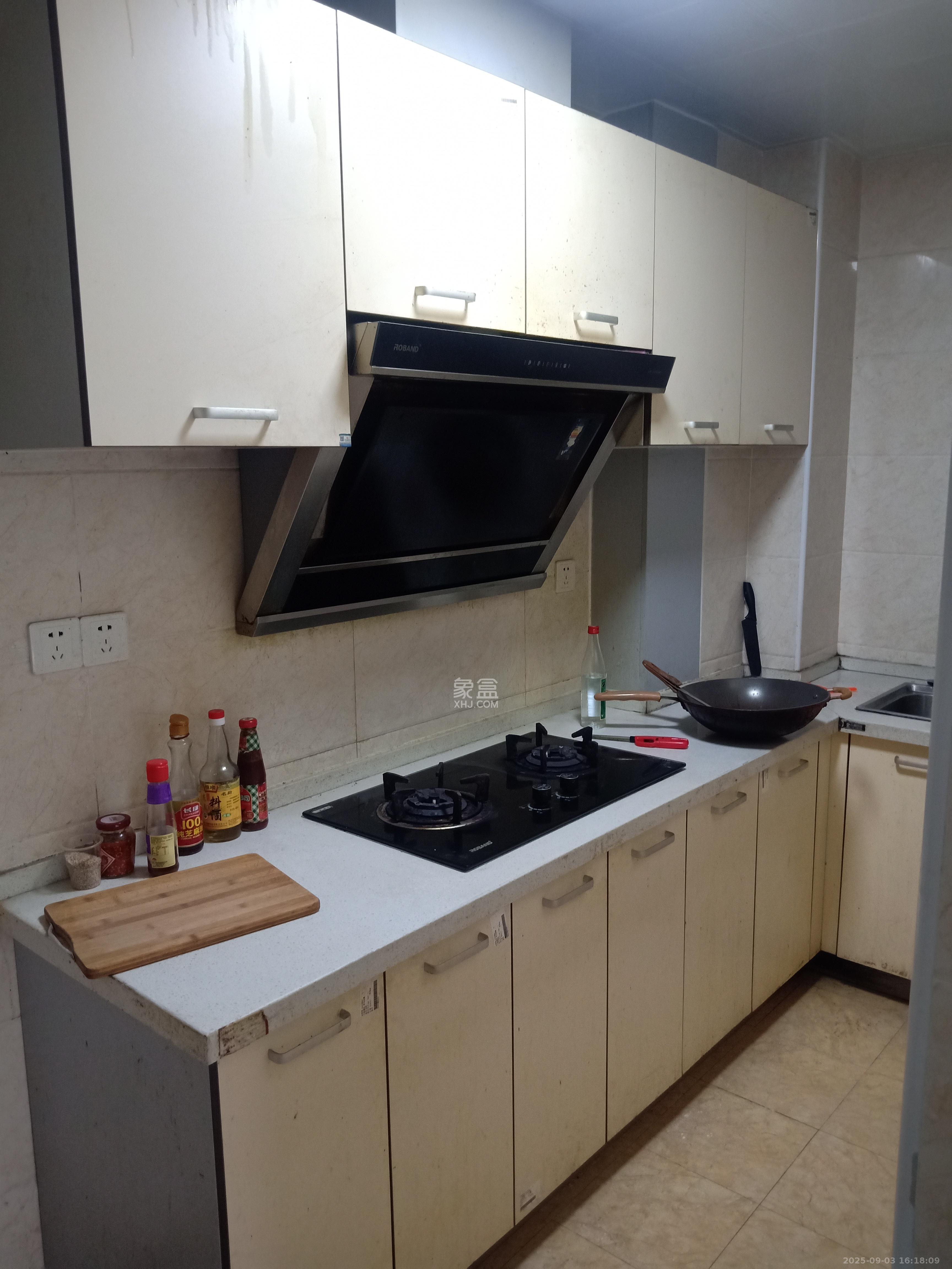 天元涉外景园C区 3室2厅2卫 2500.0元/月 天元涉外景园C区 3室2厅2卫 2500.0元/月室内图