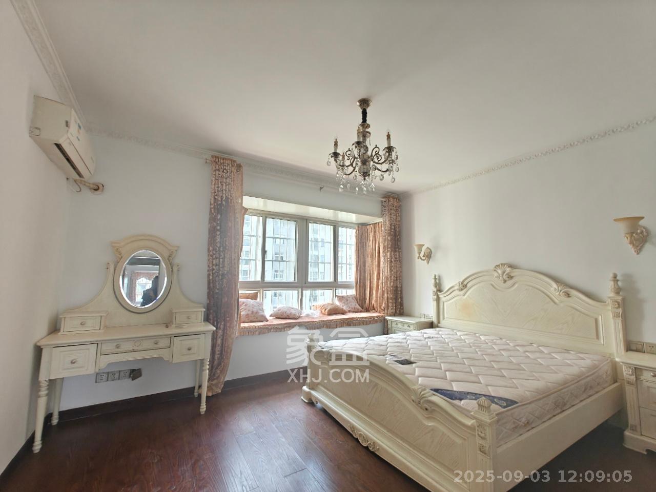 嘉盛华庭(一期、二期、三期) 3室2厅4卫 2700.0元/月 嘉盛华庭(一期、二期、三期) 3室2厅4卫 2700.0元/月室内图