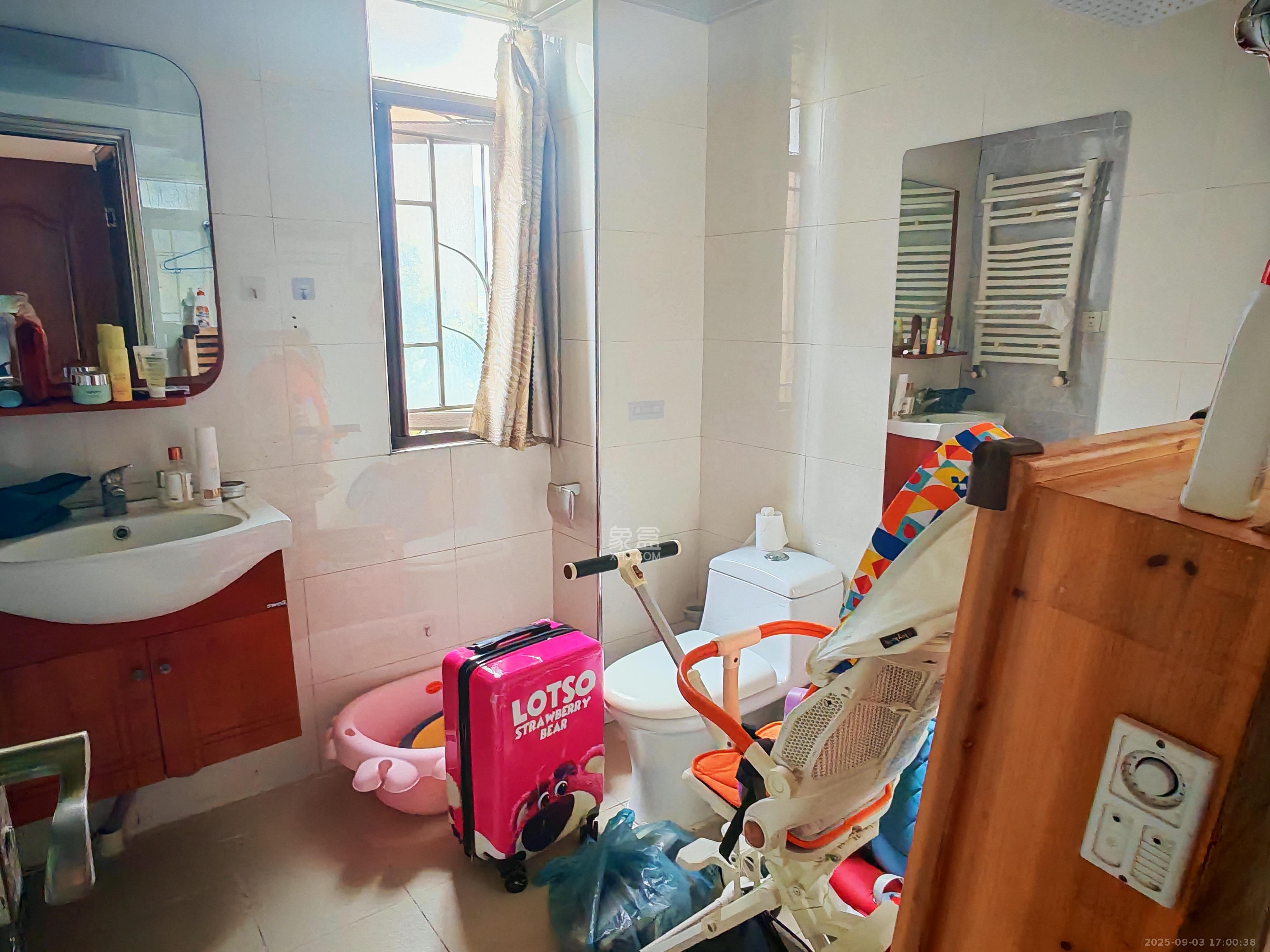 山语城二期  1室2厅2卫    2300.0元/月室内图