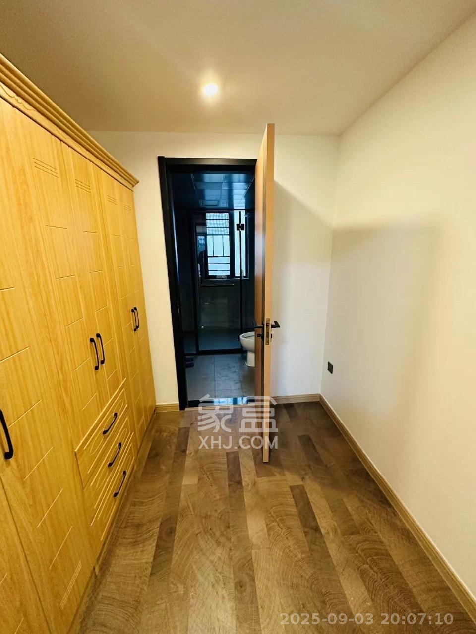 臻园 4室2厅2卫 4200.0元/月 臻园 4室2厅2卫 4200.0元/月室内图