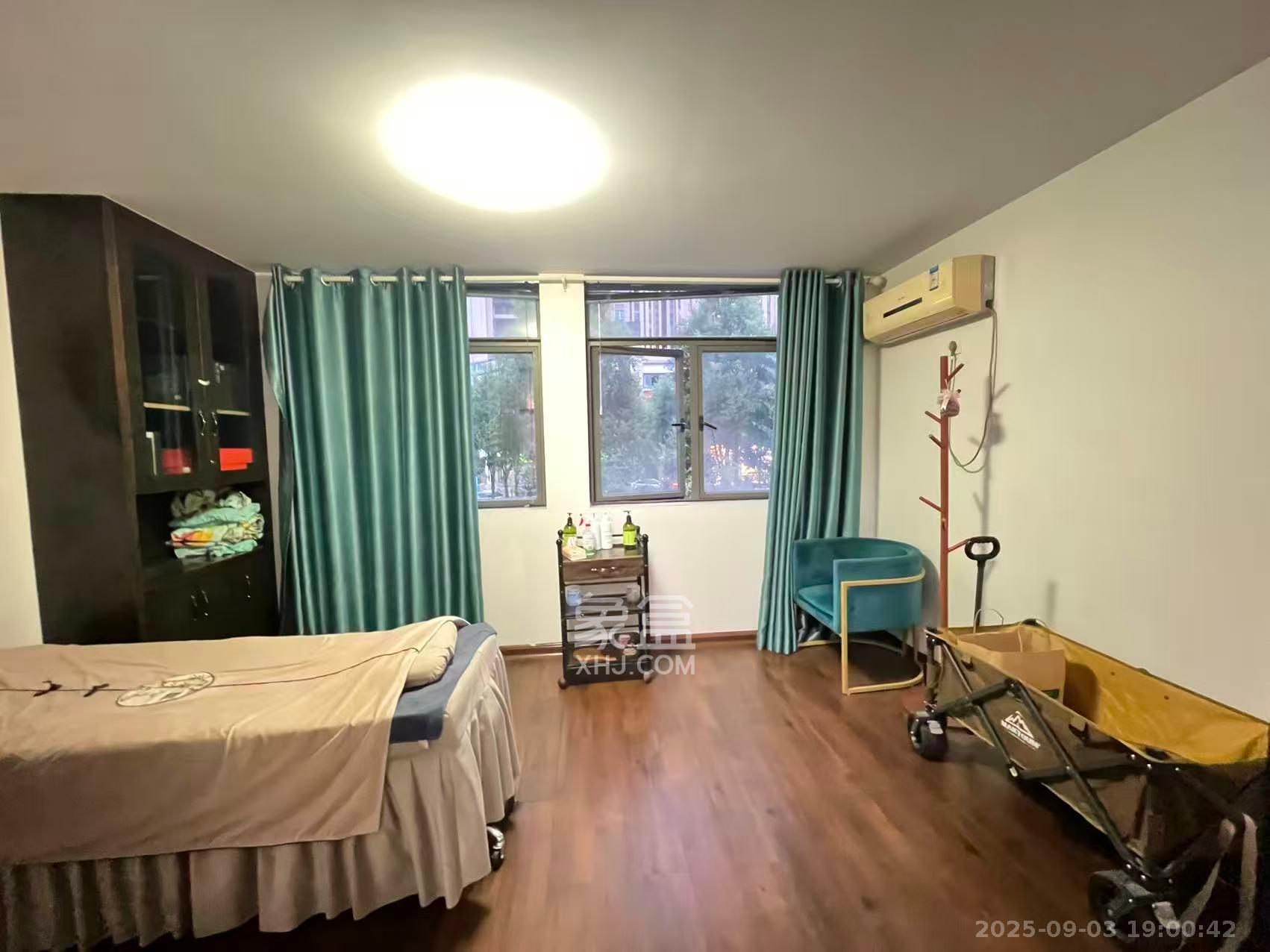 中交中央公园D2区  4室2厅2卫    3000.0元/月室内图