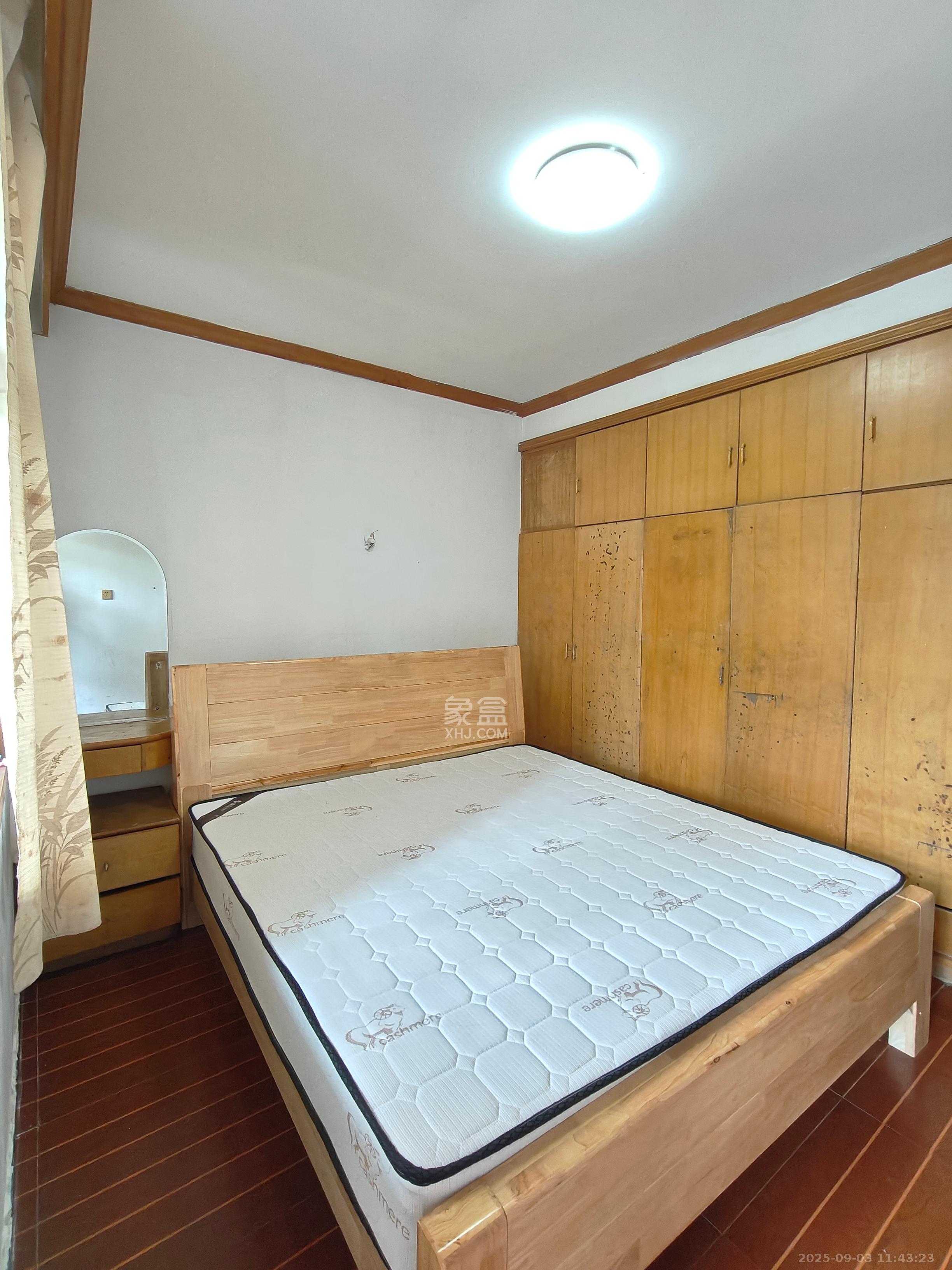 长铁高层  3室2厅1卫   2300.00元/月室内图