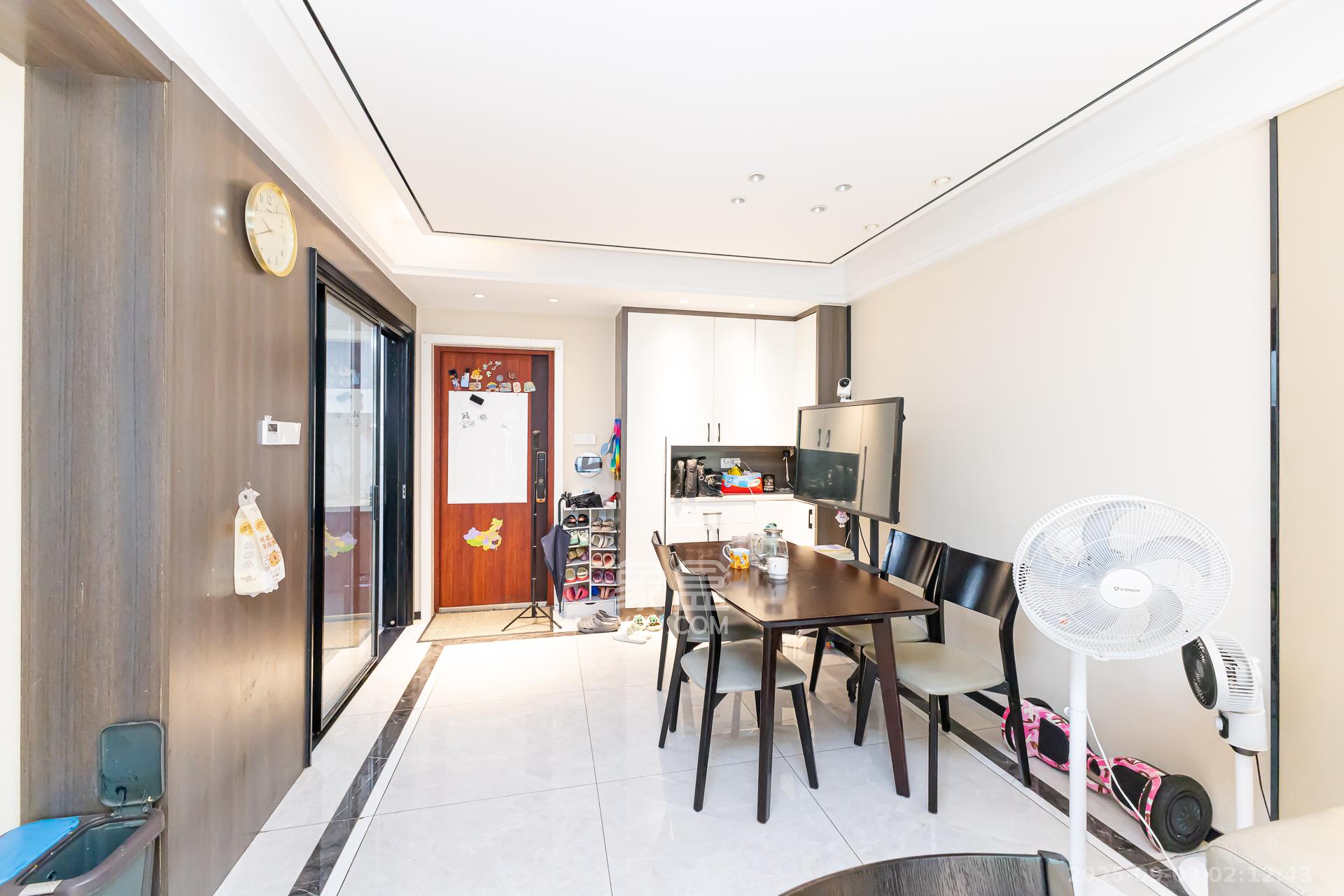 龙湖璟宸原著(龙湖紫宸)  3室2厅2卫    86.0万 龙湖璟宸原著(龙湖紫宸)  3室2厅2卫    86.0万客厅