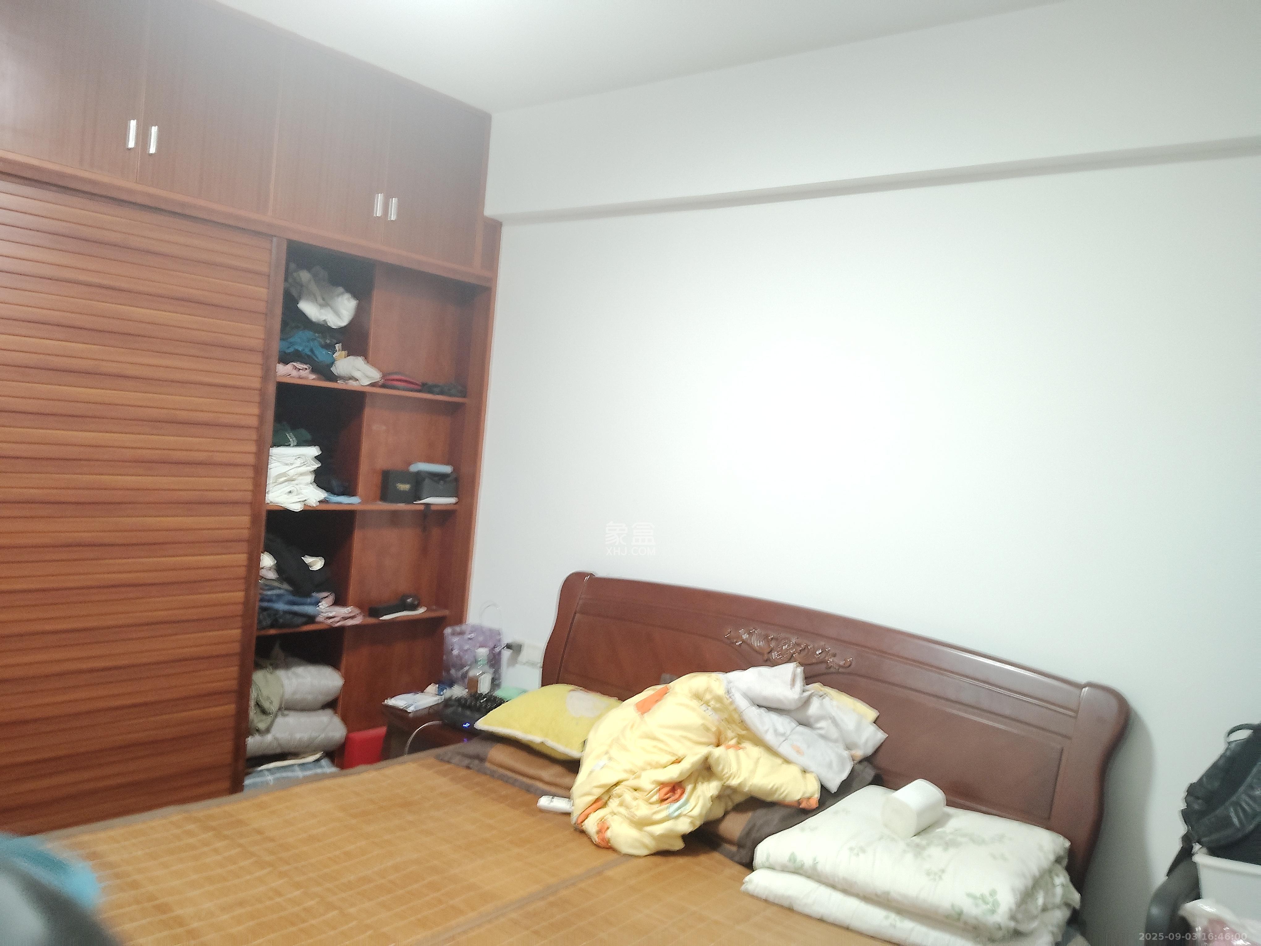 山水湾  3室2厅2卫   2300.00元/月室内图