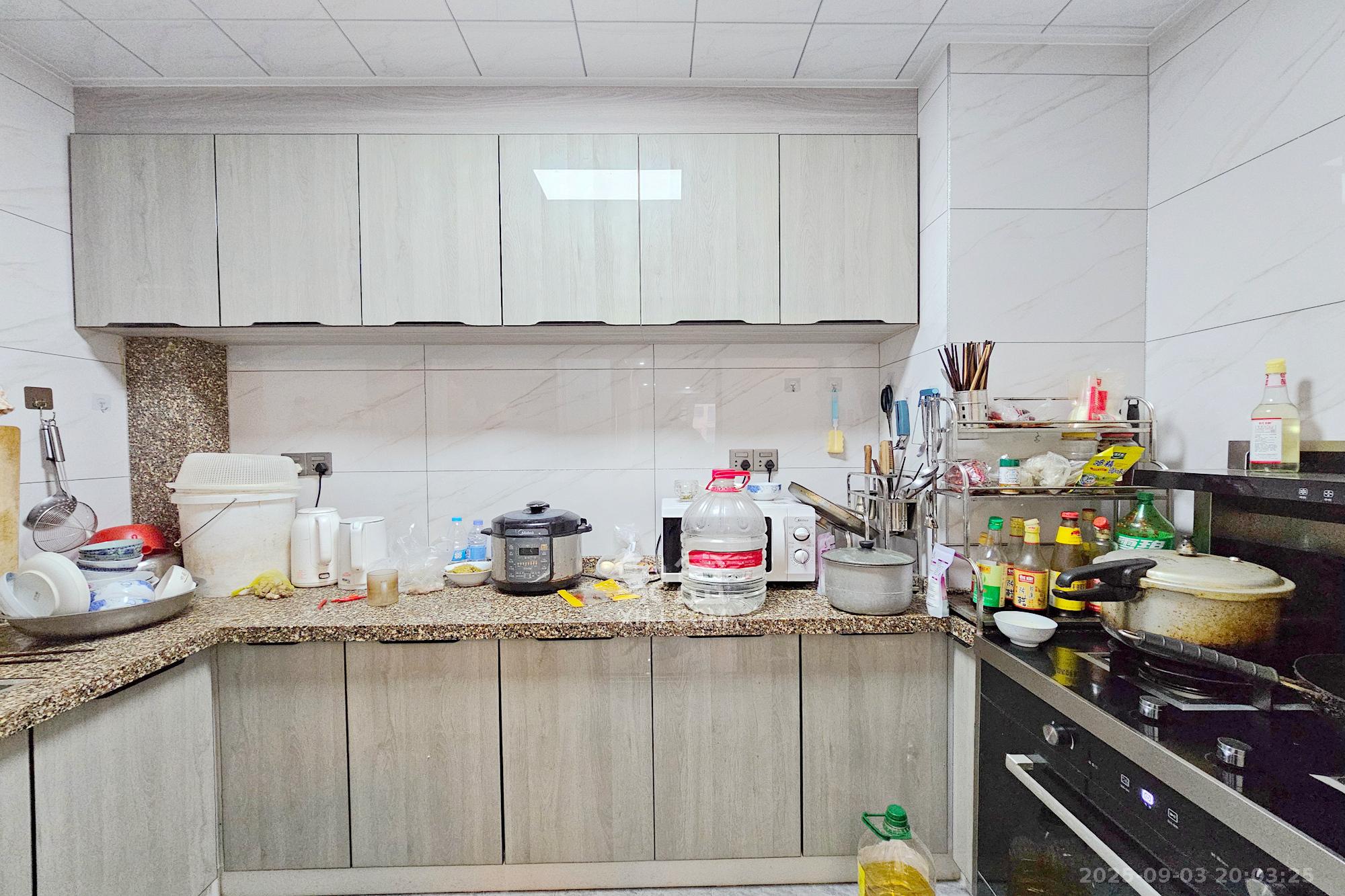 长房东旭国际 3室2厅2卫 118.0万 长房东旭国际 3室2厅2卫 118.0万厨房