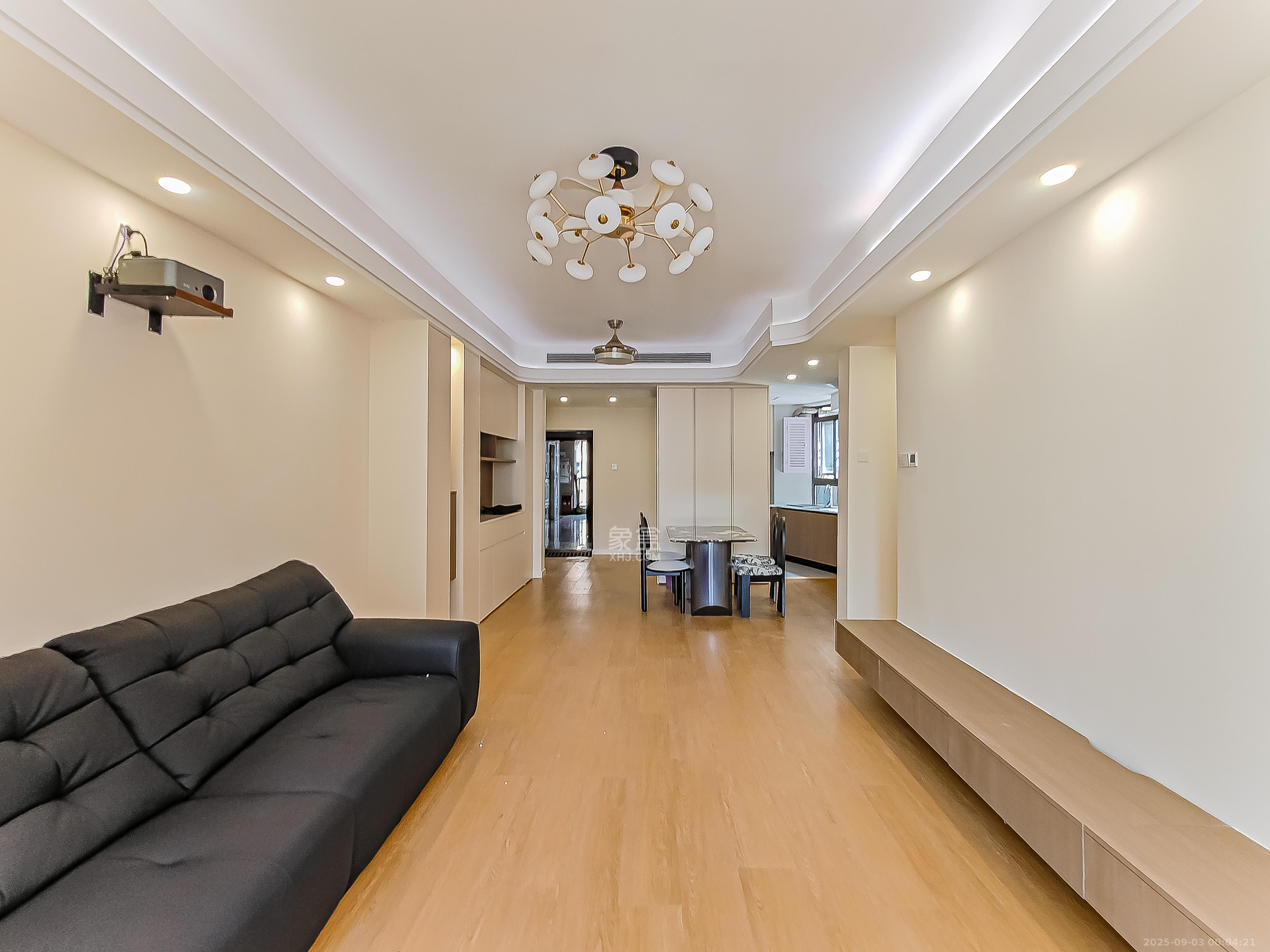 通用时代国际社区  3室2厅2卫    128.8万 通用时代国际社区  3室2厅2卫    128.8万客厅