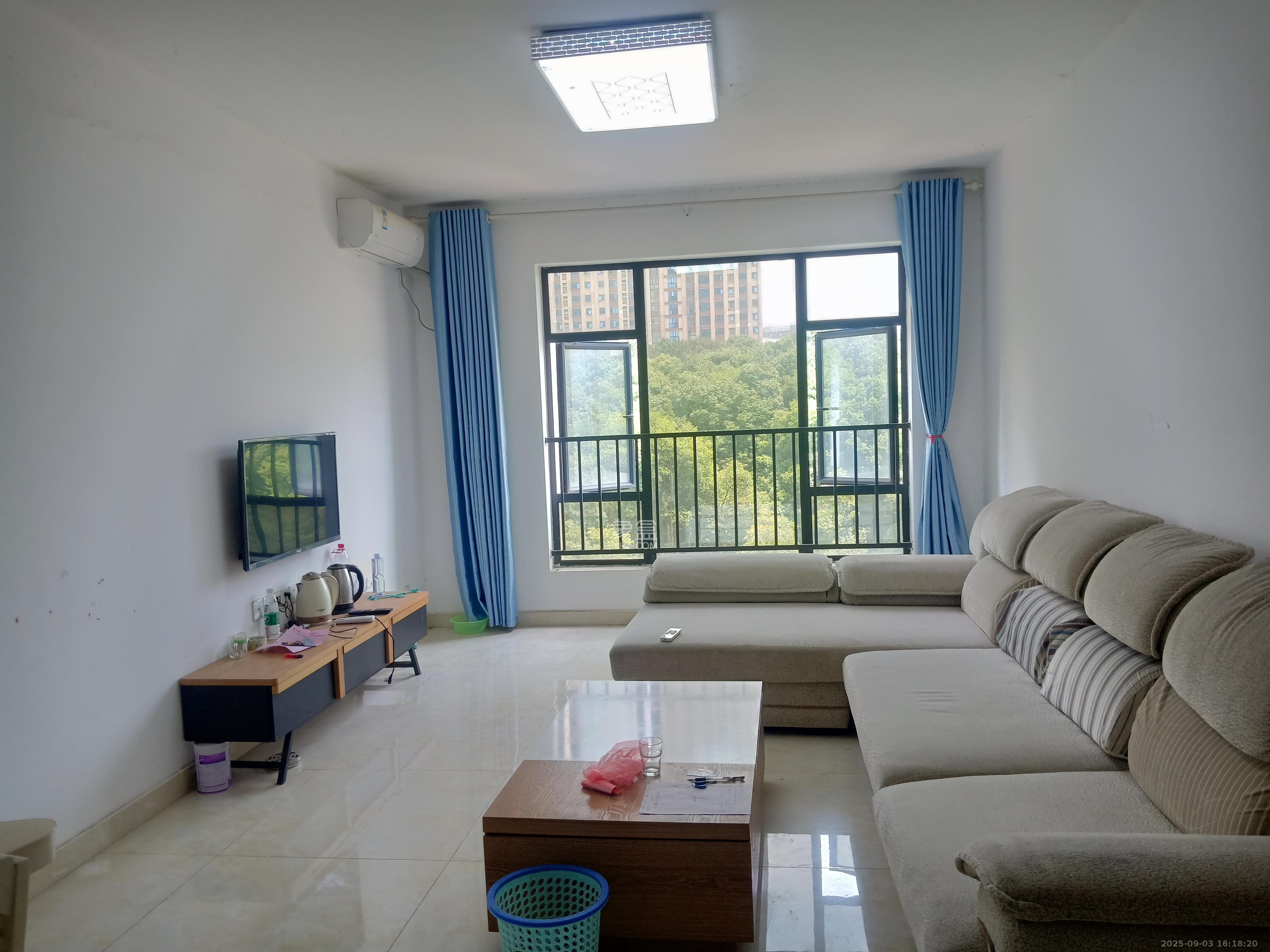 天元涉外景园C区  3室2厅2卫    2500.0元/月室内图