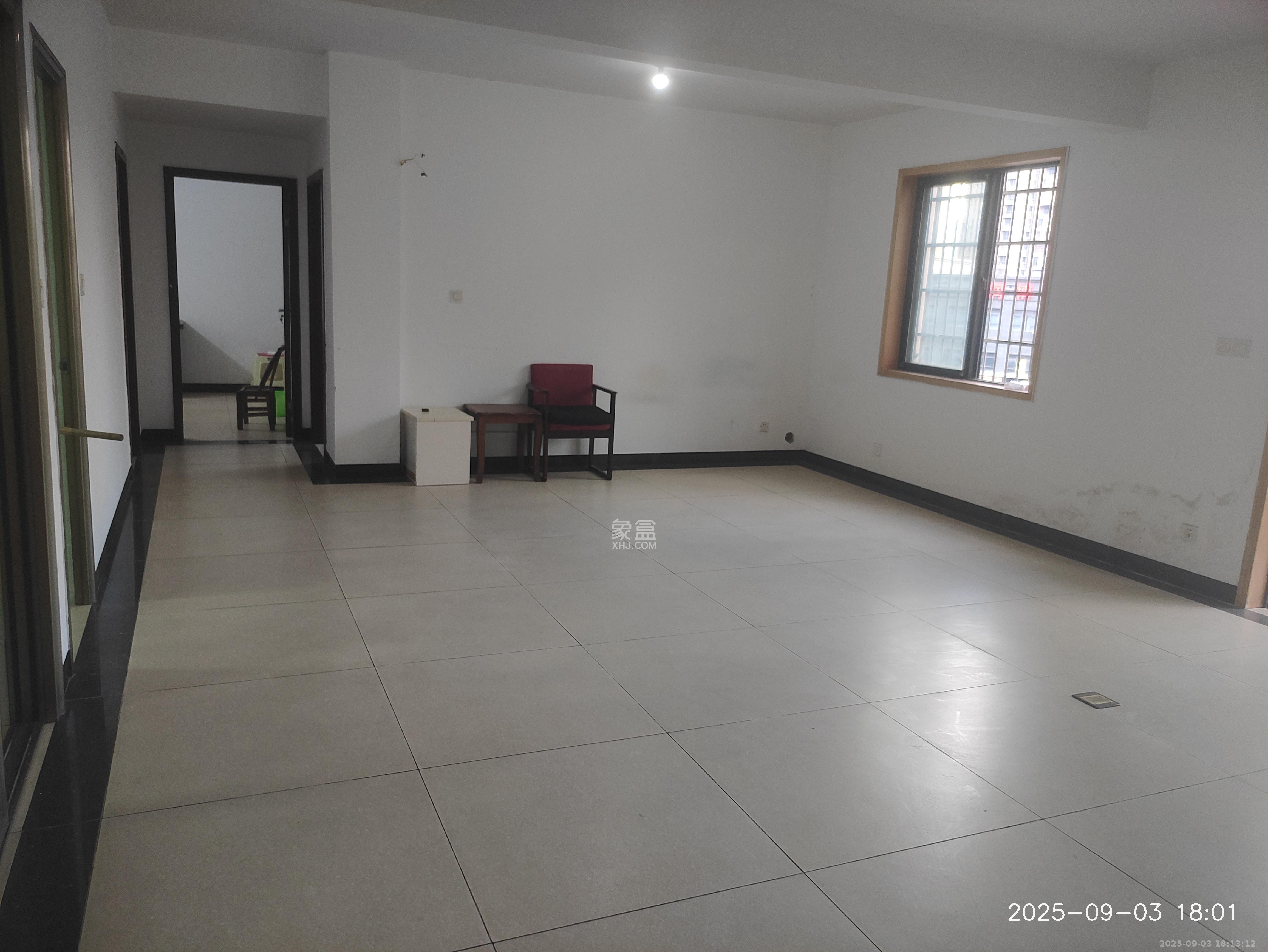 华龙家园(和泰家园) 3室2厅2卫 2800.0元/月 华龙家园(和泰家园) 3室2厅2卫 2800.0元/月室内图