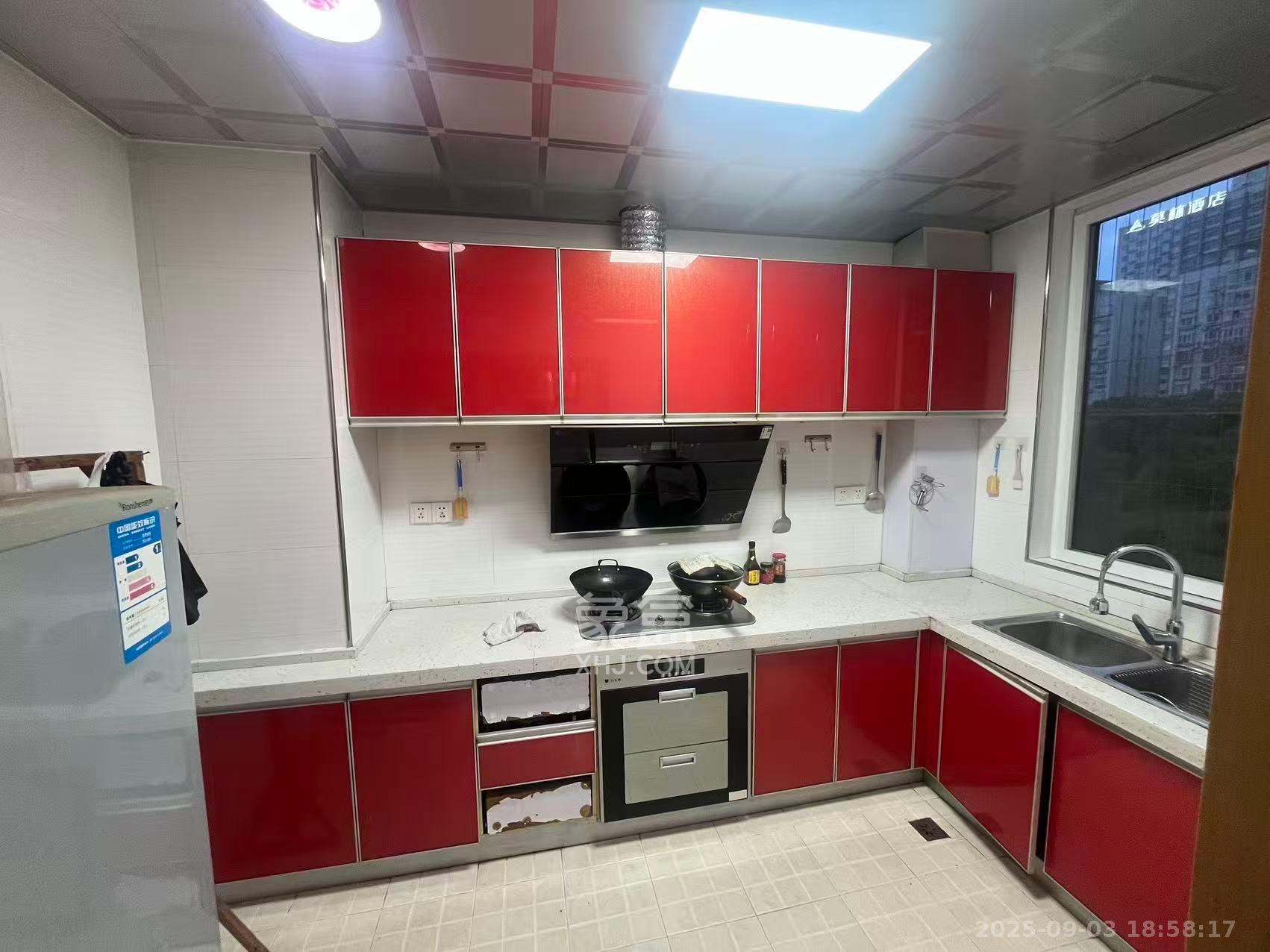 汇都公寓 3室2厅2卫 2400.0元/月 汇都公寓 3室2厅2卫 2400.0元/月室内图