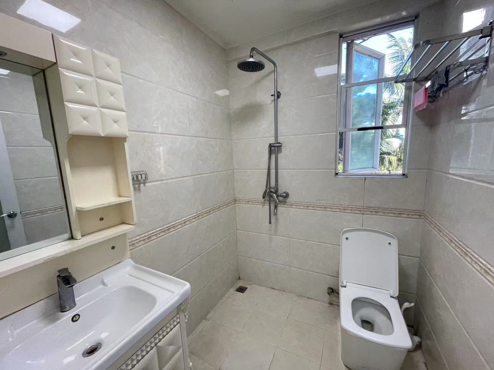 兆南绿岛家园 1室1厅1卫 2300.0元/月 兆南绿岛家园 1室1厅1卫 2300.0元/月室内图