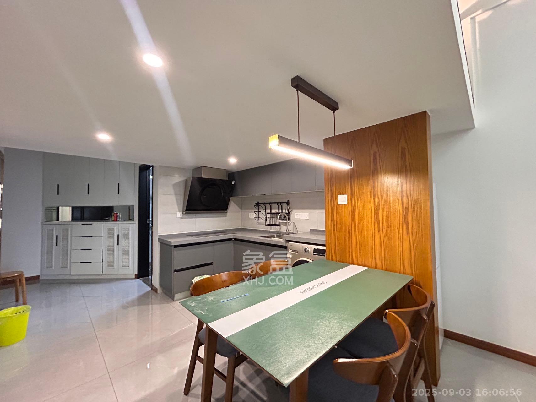 荣悦台 2室1厅1卫 2800.0元/月 荣悦台 2室1厅1卫 2800.0元/月室内图