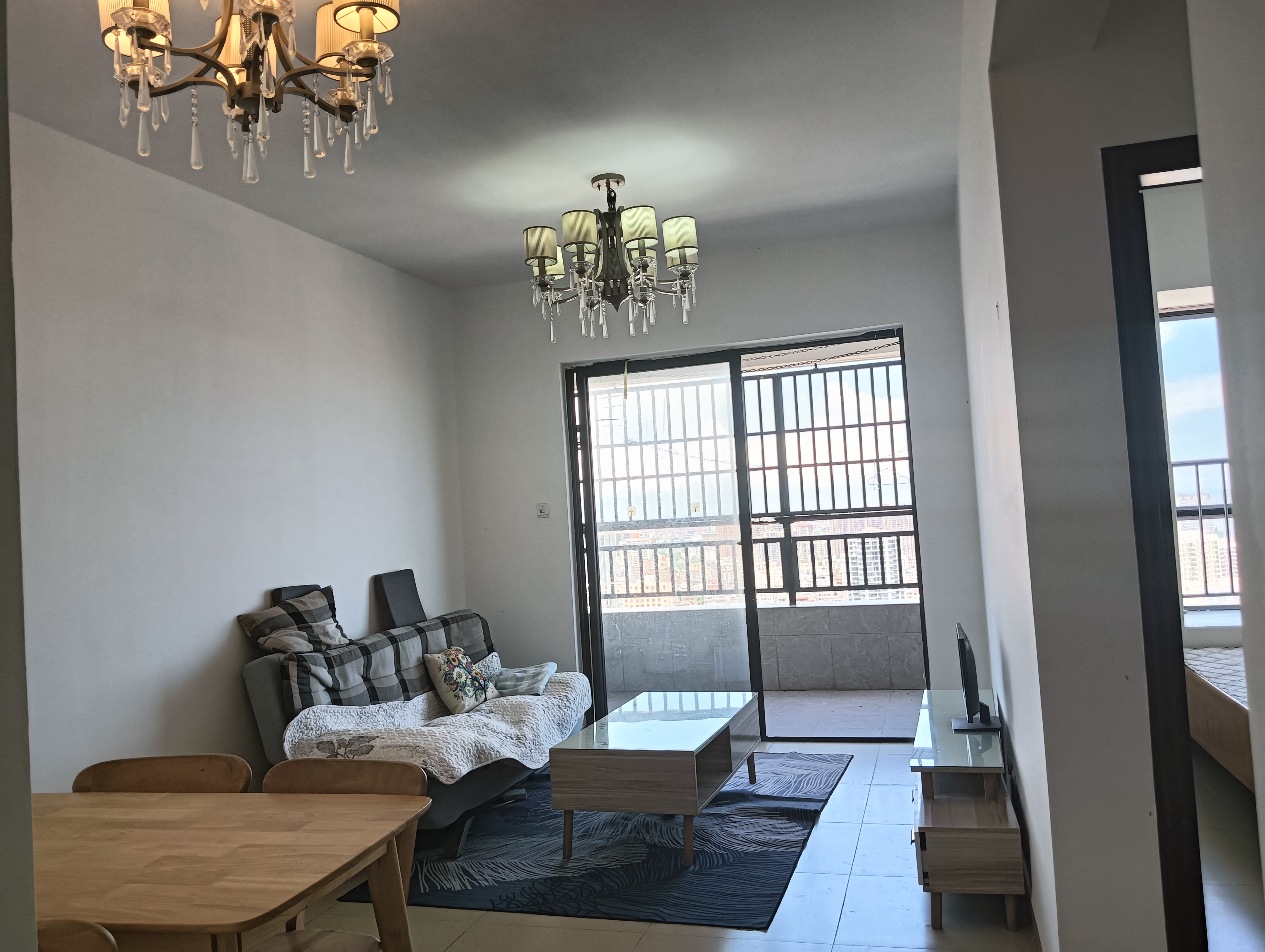 盛贤景都  2室1厅1卫    2200.0元/月室内图