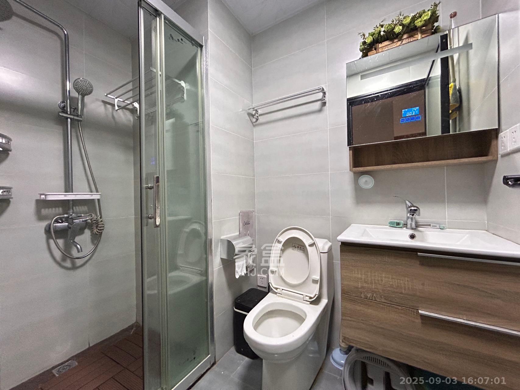 荣悦台 2室1厅1卫 2800.0元/月 荣悦台 2室1厅1卫 2800.0元/月室内图