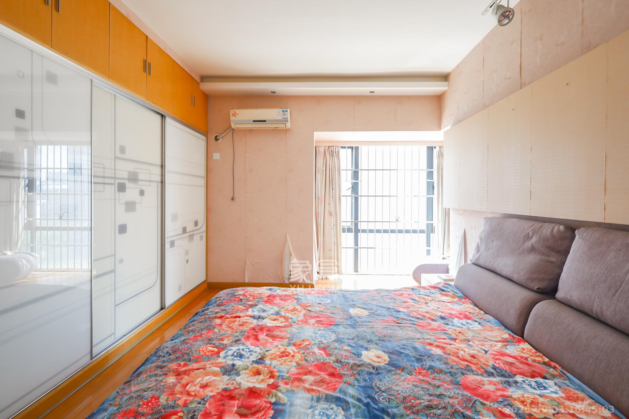 美林银谷  3室2厅2卫    98.0万卧室