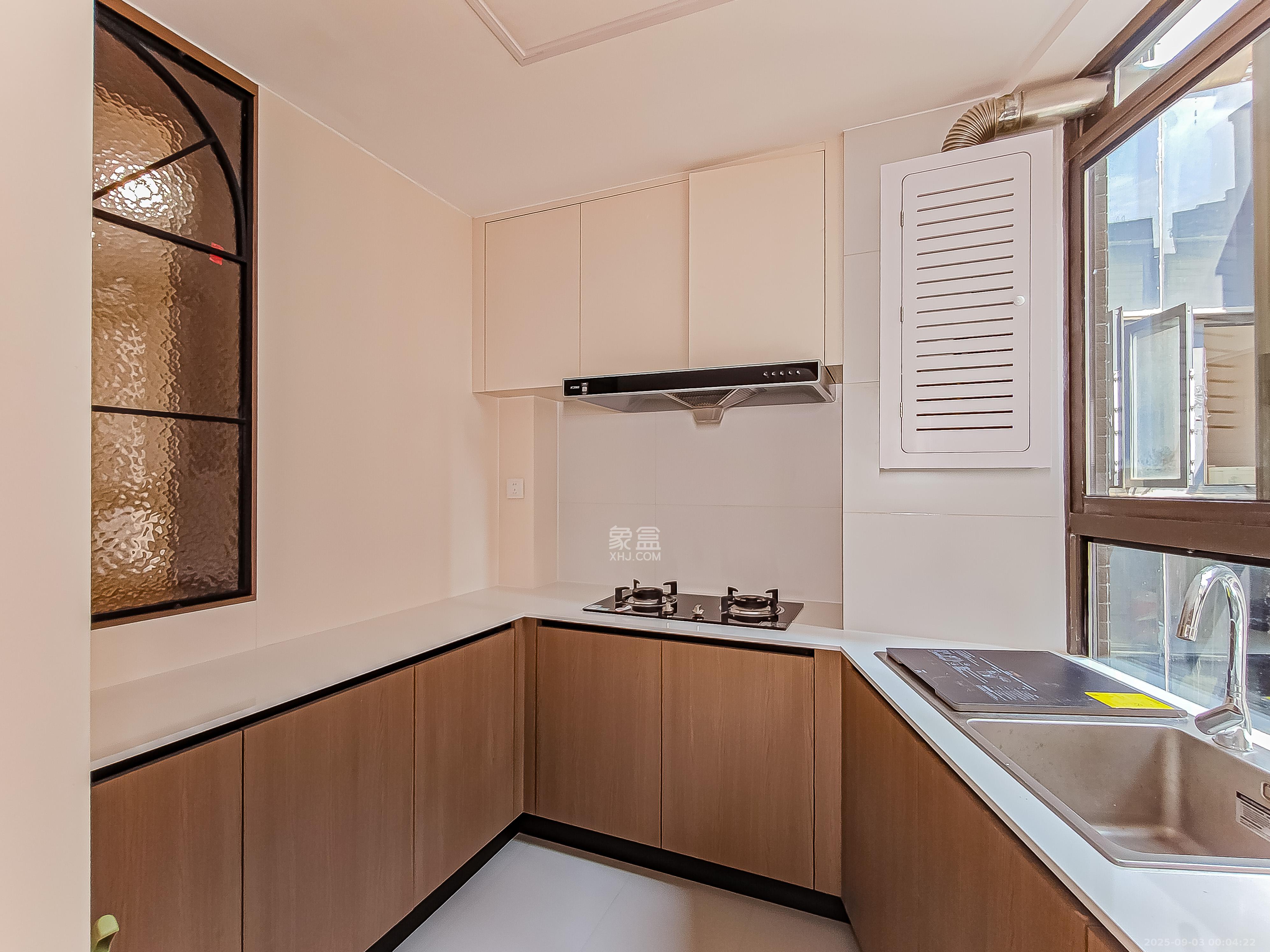 通用时代国际社区  3室2厅2卫    128.8万 通用时代国际社区  3室2厅2卫    128.8万厨房