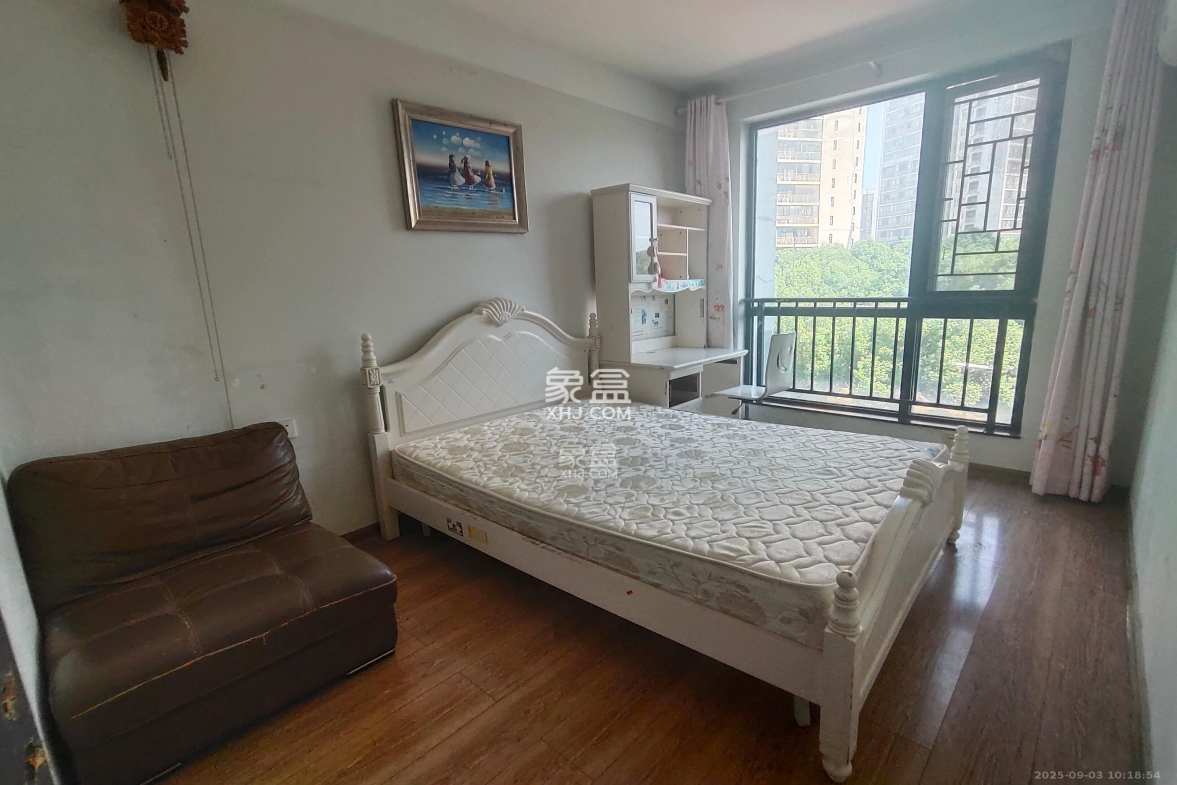 阳光100三期  3室2厅2卫    2600.0元/月 阳光100三期  3室2厅2卫    2600.0元/月室内图