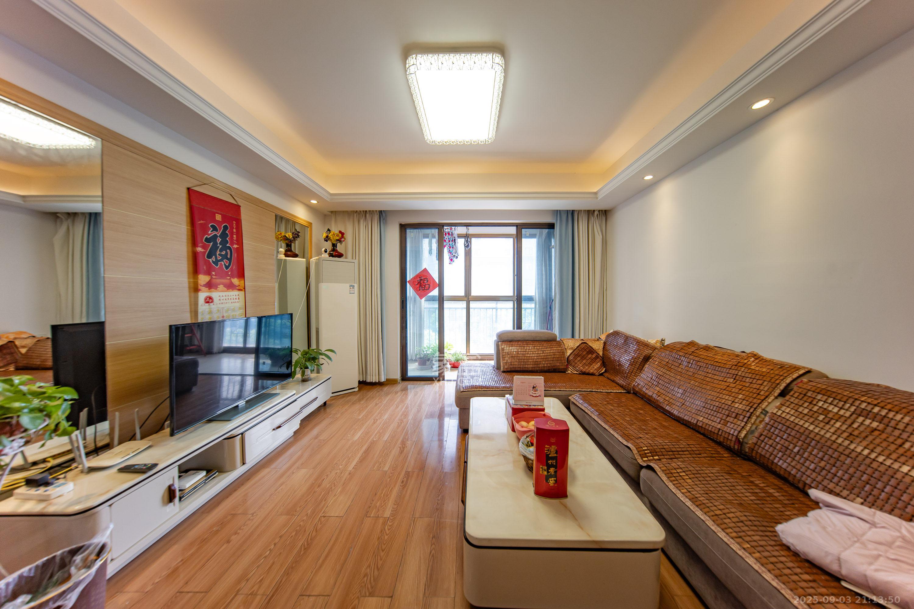 江山帝景哈佛  3室2厅1卫    68.5万 江山帝景哈佛  3室2厅1卫    68.5万客厅