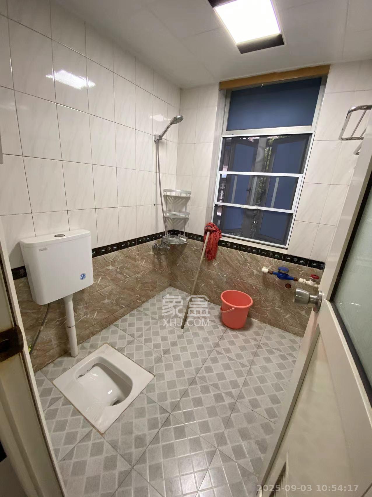 鸿园小区  3室2厅2卫    2500.0元/月 鸿园小区  3室2厅2卫    2500.0元/月室内图