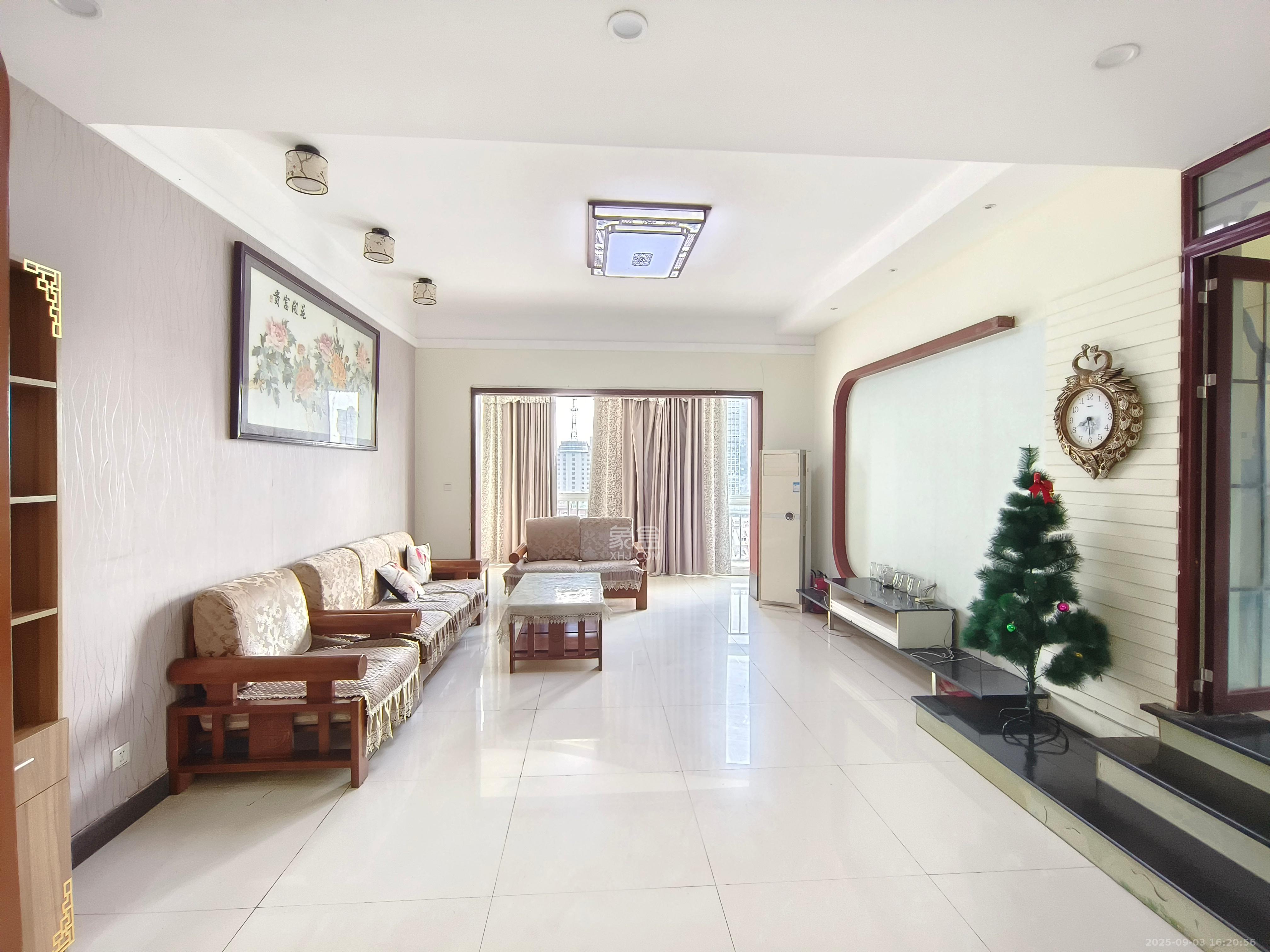 芙蓉苑 4室2厅3卫 3600.0元/月 芙蓉苑 4室2厅3卫 3600.0元/月室内图