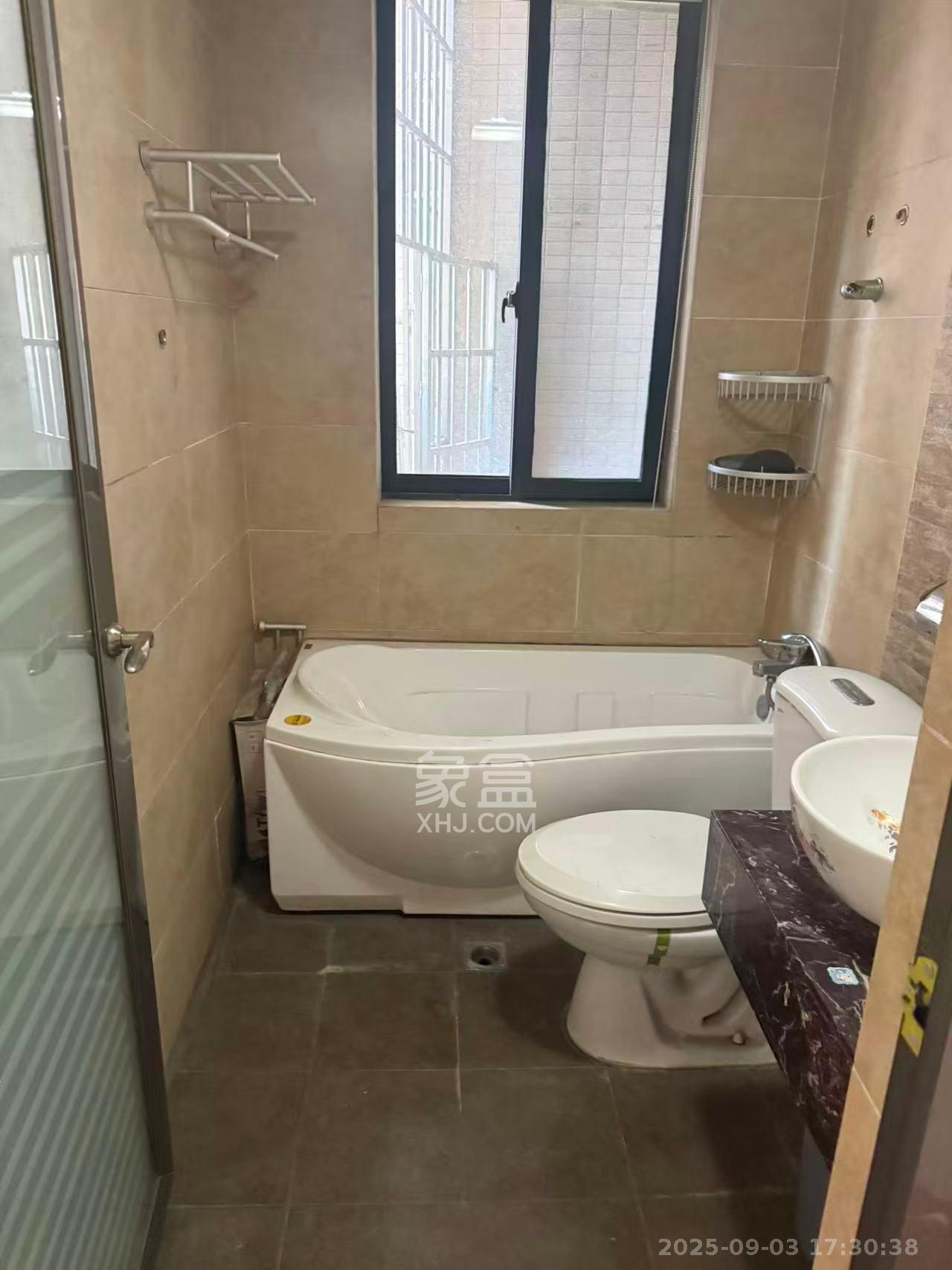 优山美地  1室2厅1卫    2500.0元/月 优山美地  1室2厅1卫    2500.0元/月室内图