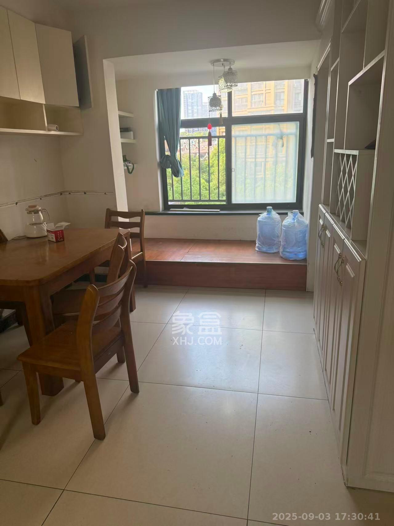 优山美地  1室2厅1卫    2500.0元/月 优山美地  1室2厅1卫    2500.0元/月室内图