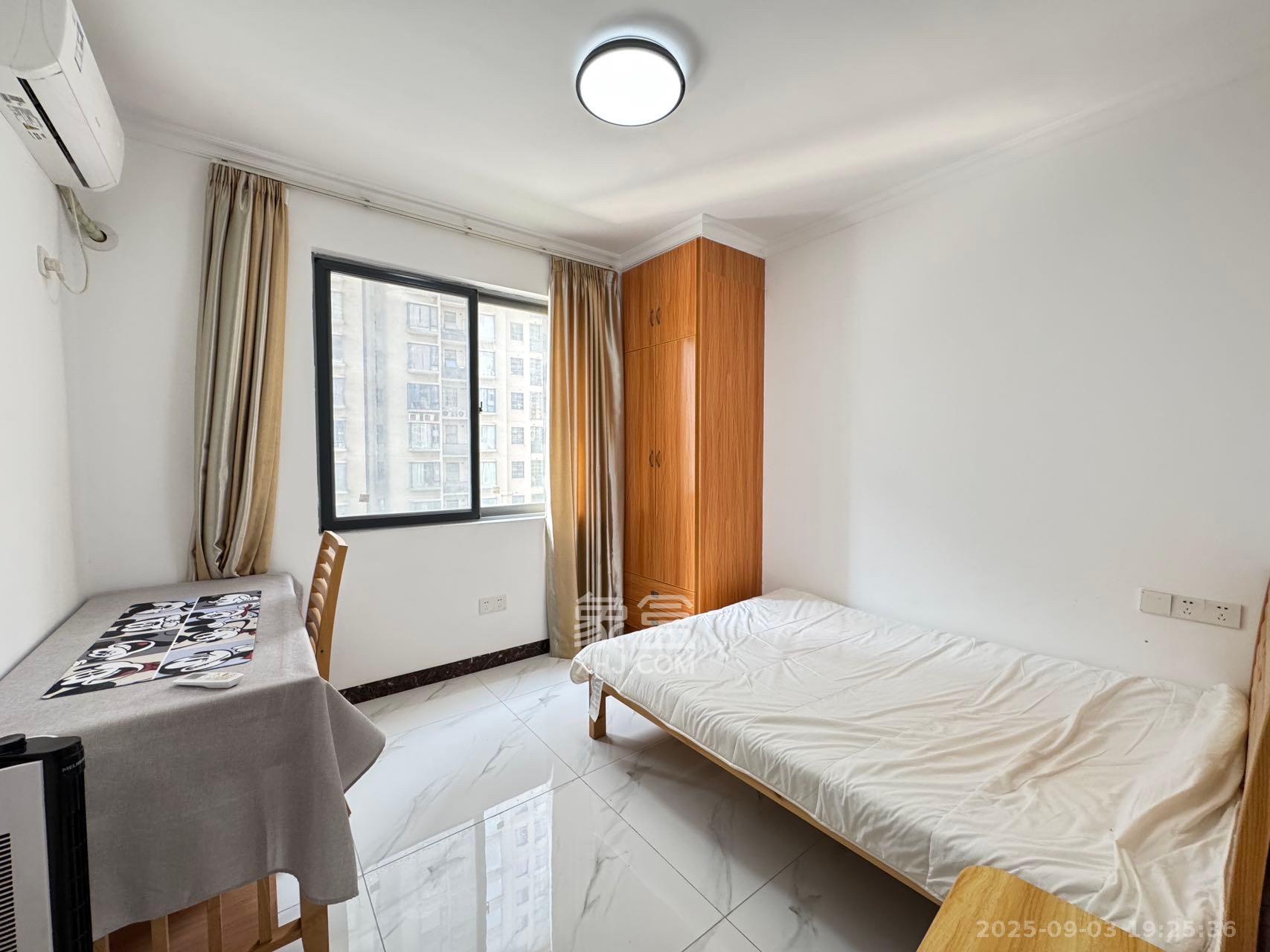 汇景豪庭  2室2厅1卫    2300.0元/月 汇景豪庭  2室2厅1卫    2300.0元/月室内图