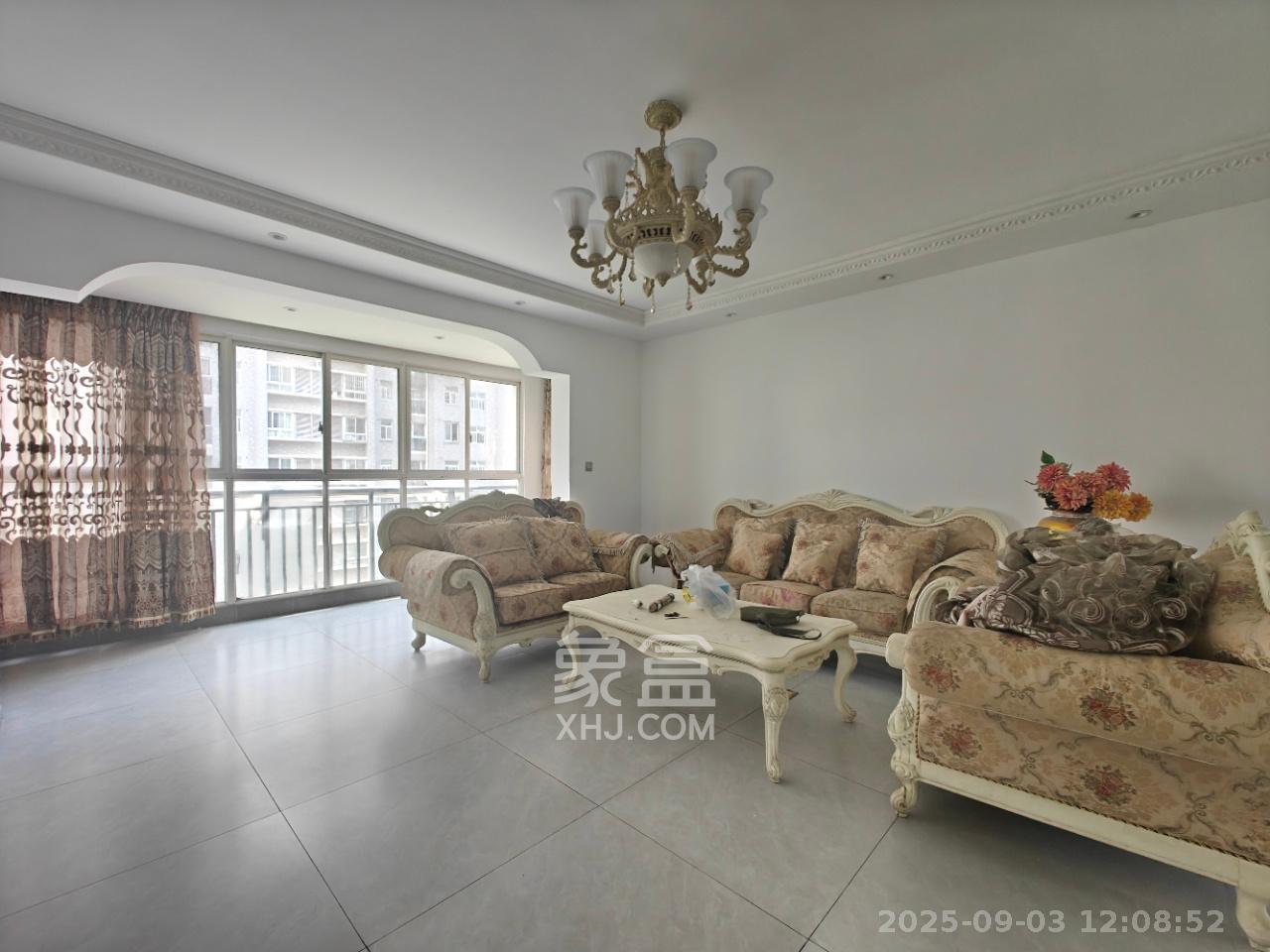 嘉盛华庭(一期、二期、三期) 3室2厅4卫 2700.0元/月 嘉盛华庭(一期、二期、三期) 3室2厅4卫 2700.0元/月室内图