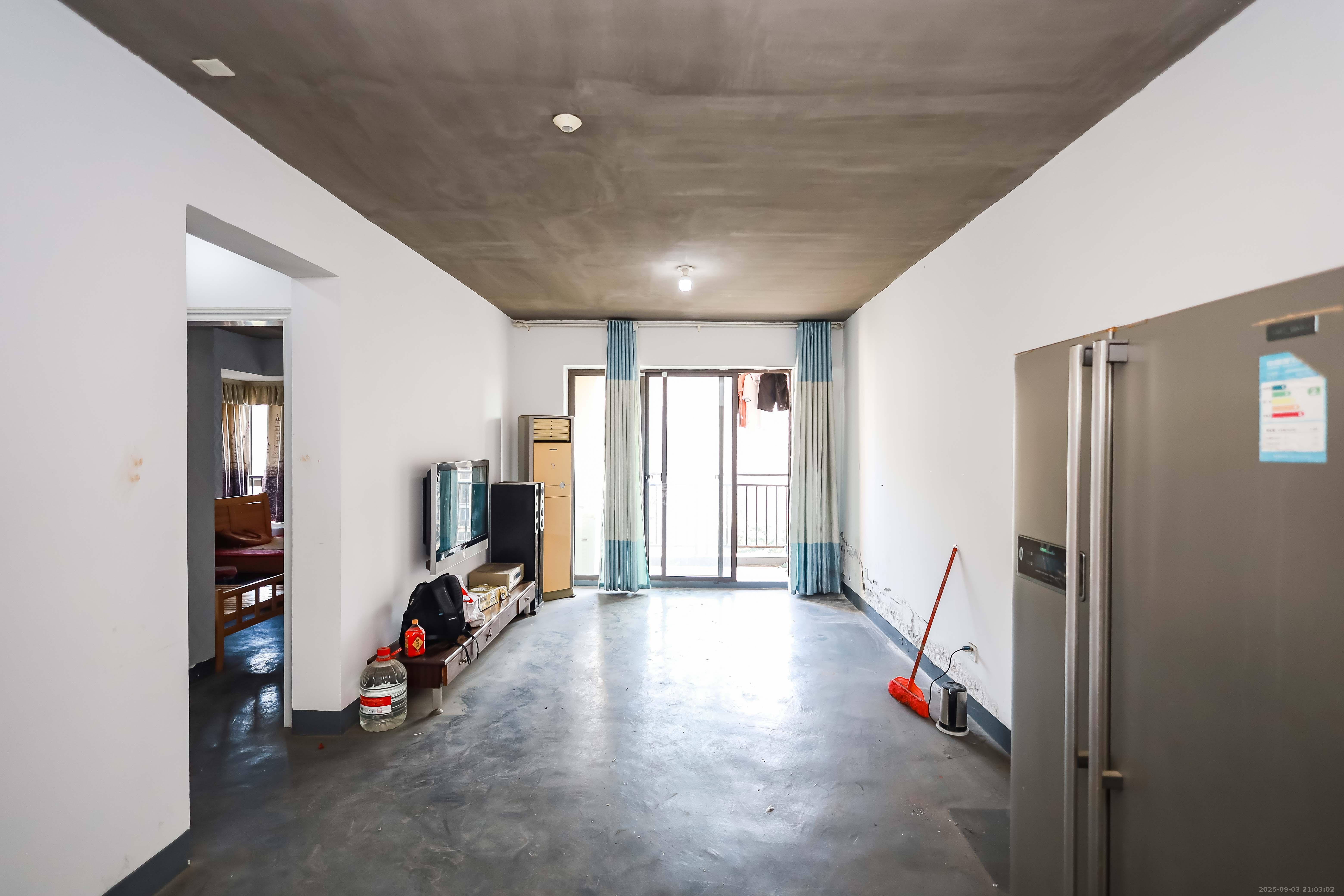 卓越蔚蓝海岸三期  2室2厅1卫    68.0万 卓越蔚蓝海岸三期  2室2厅1卫    68.0万客厅