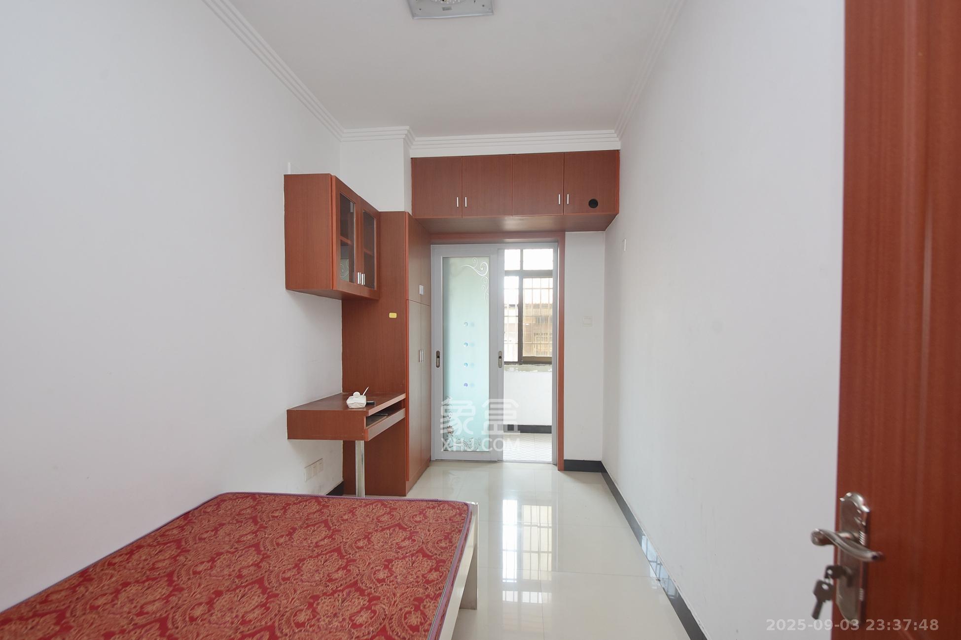 桂花二村  1室2厅1卫    35.0万卧室