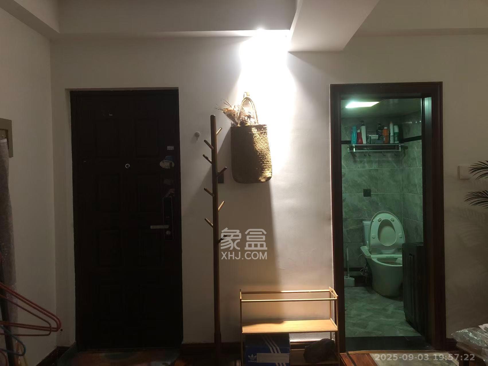 上城金都 1室1厅1卫 1800.0元/月 上城金都 1室1厅1卫 1800.0元/月室内图