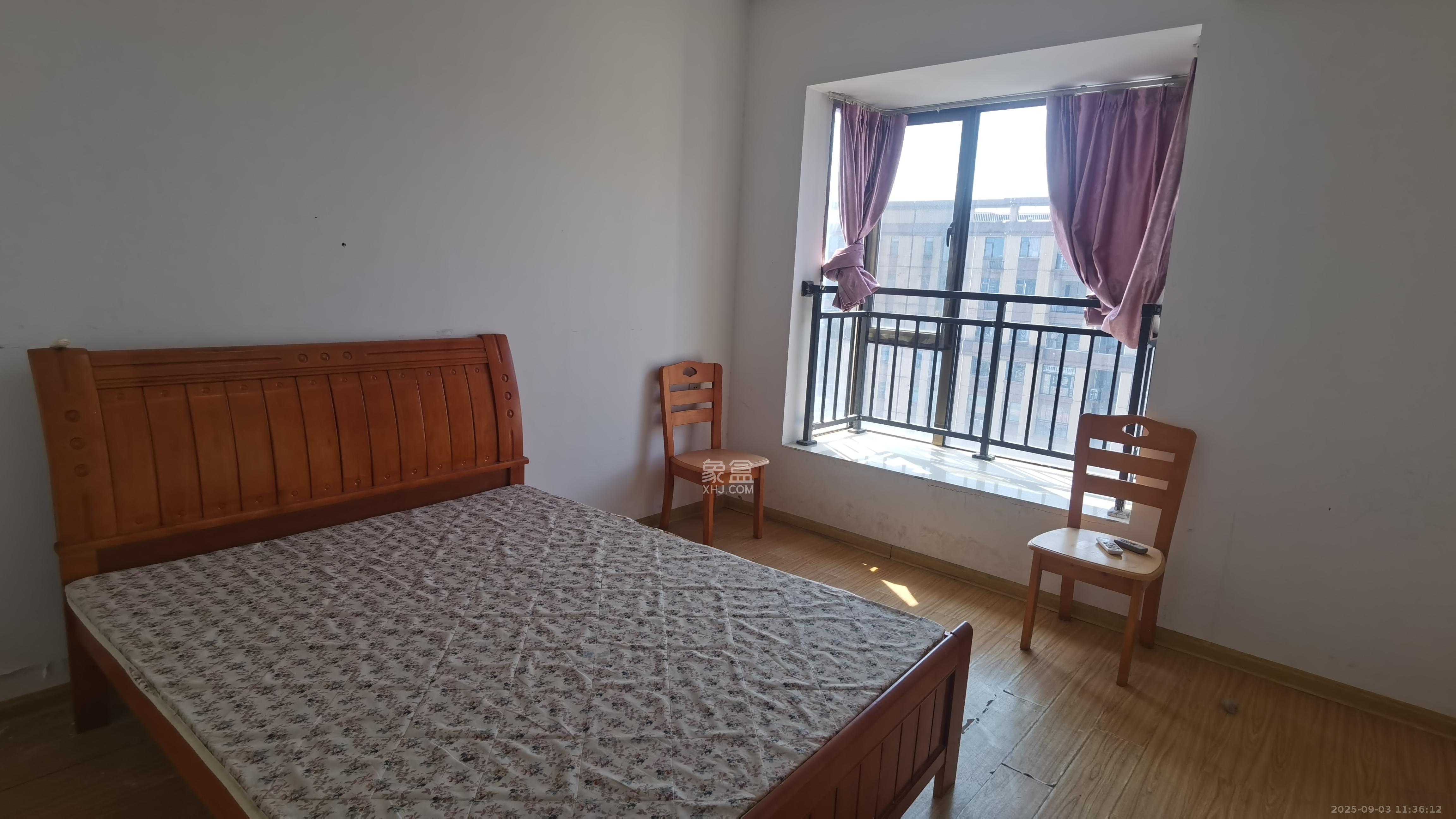 江山帝景雅典  3室2厅2卫   2200.00元/月室内图