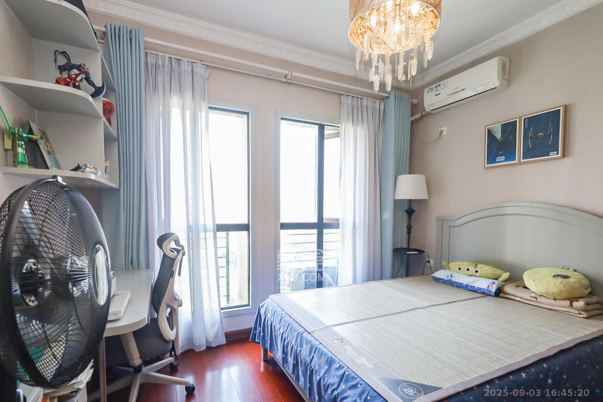 郡原广场 4室2厅2卫 182.0万 郡原广场 4室2厅2卫 182.0万卧室