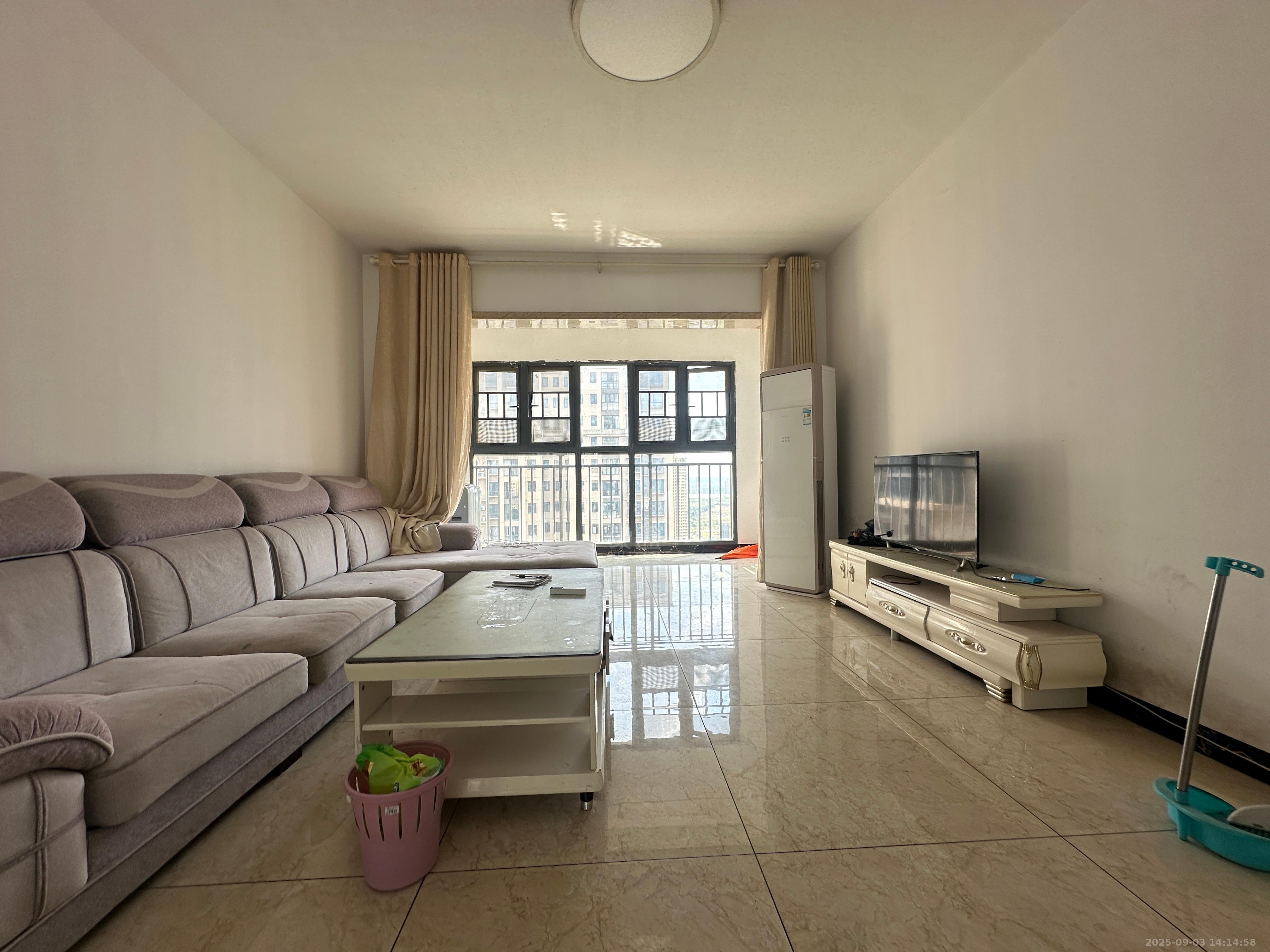 山水洲城华晨第一城 1室2厅2卫 1800.0元/月 山水洲城华晨第一城 1室2厅2卫 1800.0元/月室内图