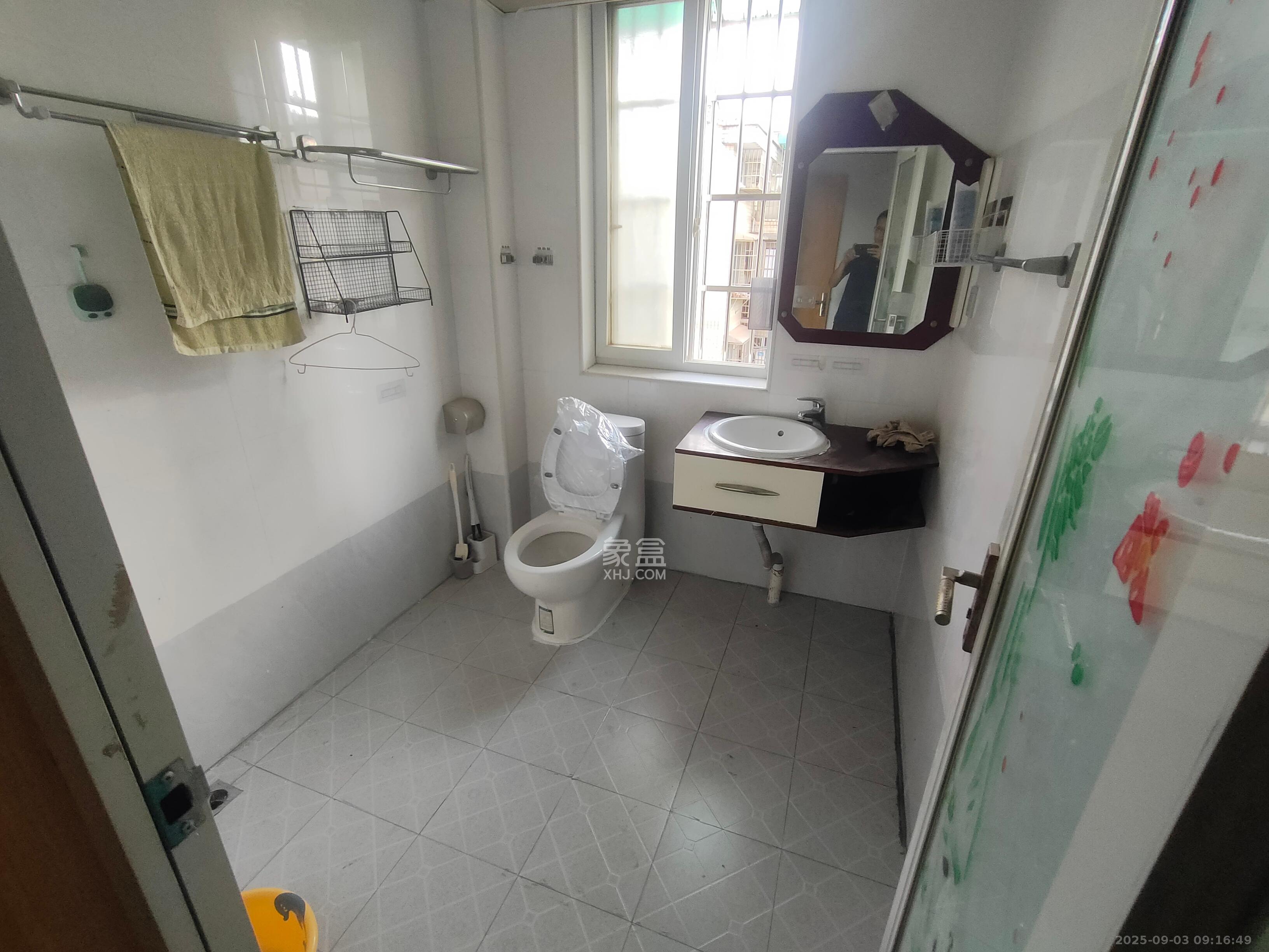 德馨园  3室2厅2卫    1600.0元/月 德馨园  3室2厅2卫    1600.0元/月室内图