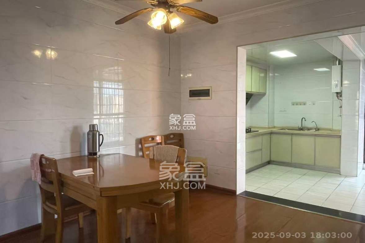 海德公园  4室2厅2卫    2200.0元/月 海德公园  4室2厅2卫    2200.0元/月室内图