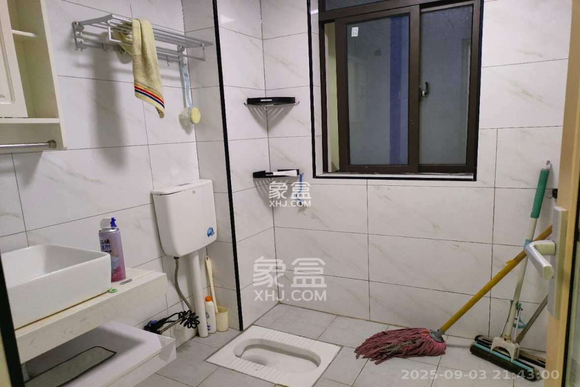 德润小区(丰升德润小区) 2室2厅1卫 2200.0元/月 德润小区(丰升德润小区) 2室2厅1卫 2200.0元/月室内图