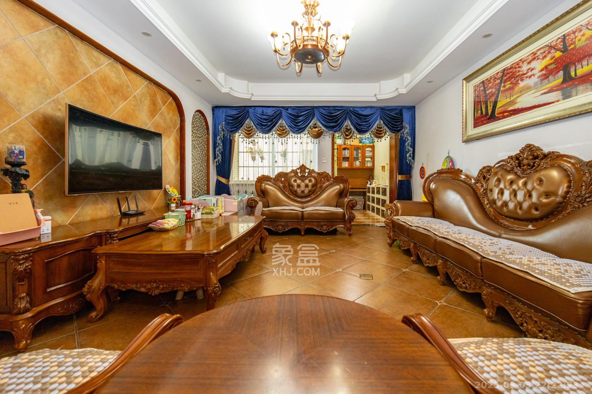 楚天世纪城东苑 4室2厅1卫 89.0万 楚天世纪城东苑 4室2厅1卫 89.0万客厅